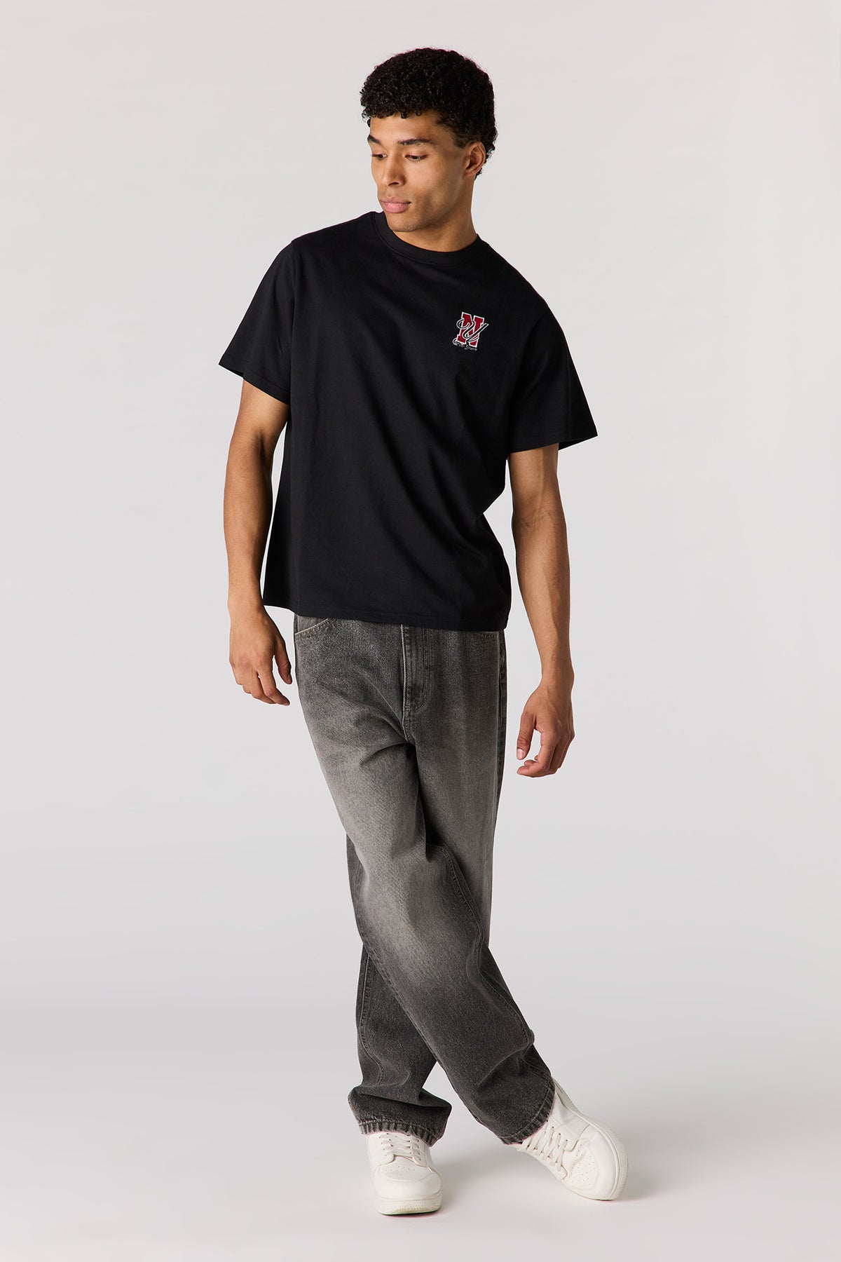 Vue alternative 3. T-shirt avec motif brodé
