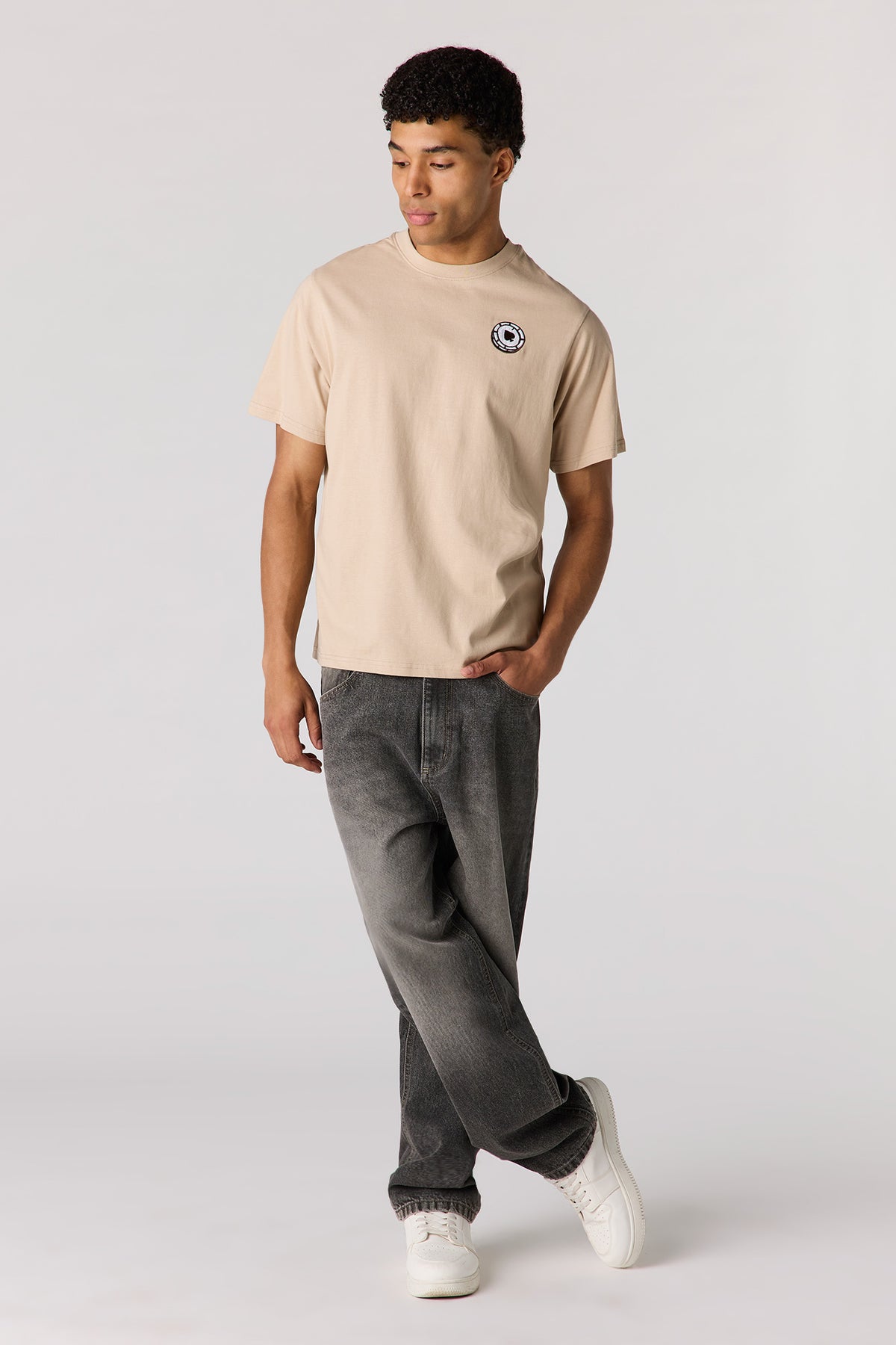 Vue alternative 3. T-shirt avec motif brodé