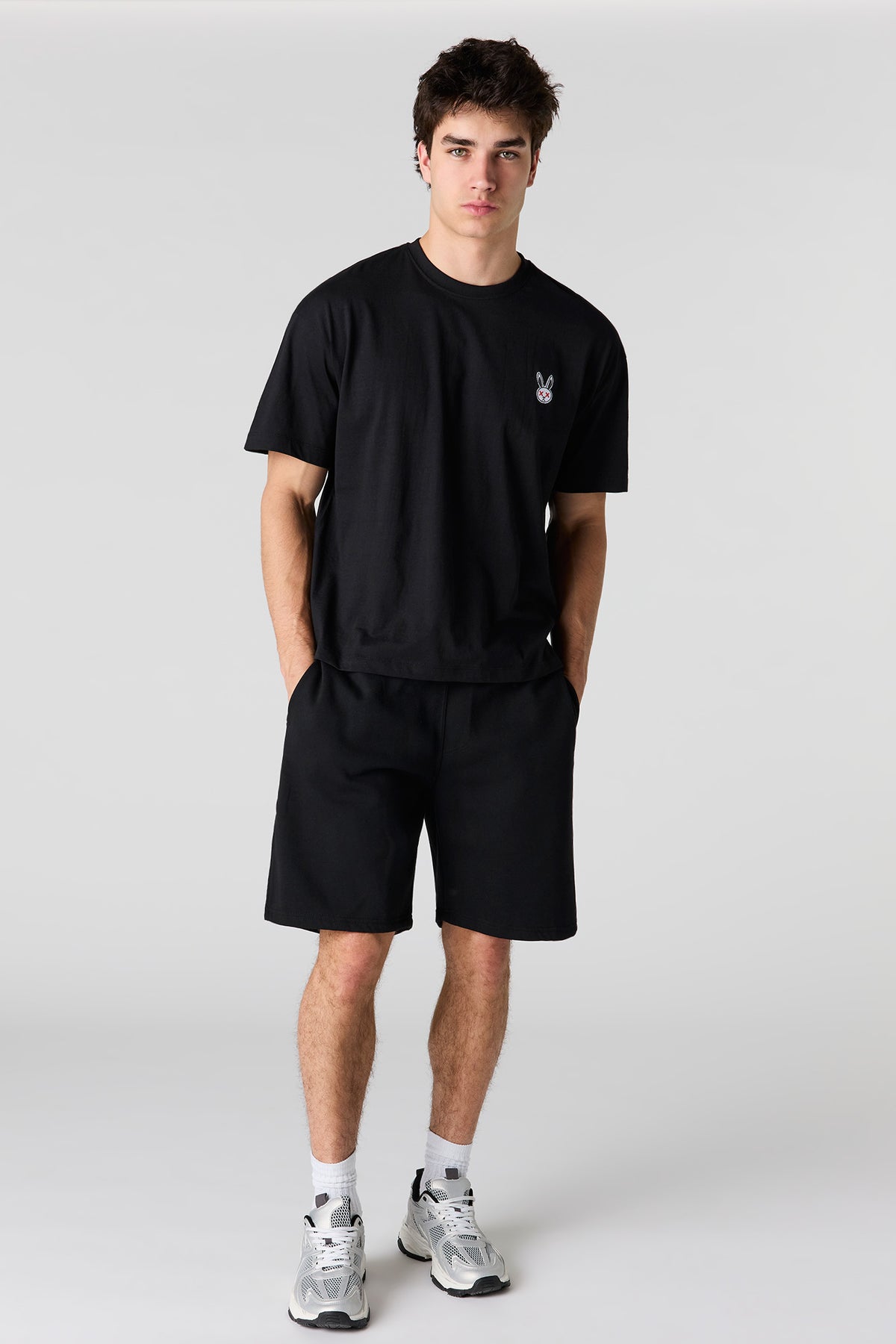 Vue alternative 3. T-shirt carré avec motif brodé