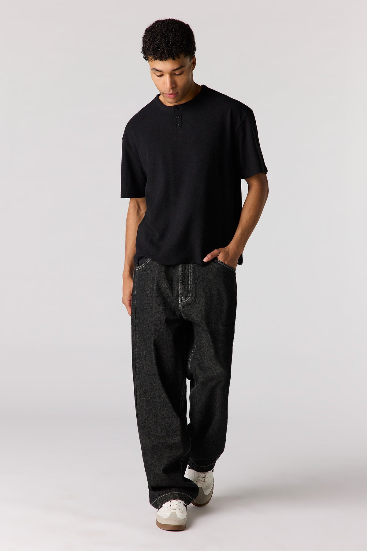 Vue alternative 3. T-shirt Henley en tricot
