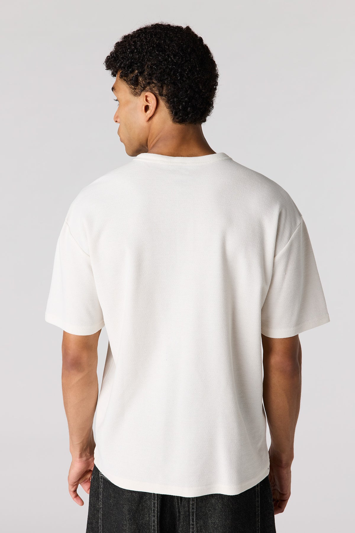 Vue alternative 2. T-shirt Henley en tricot