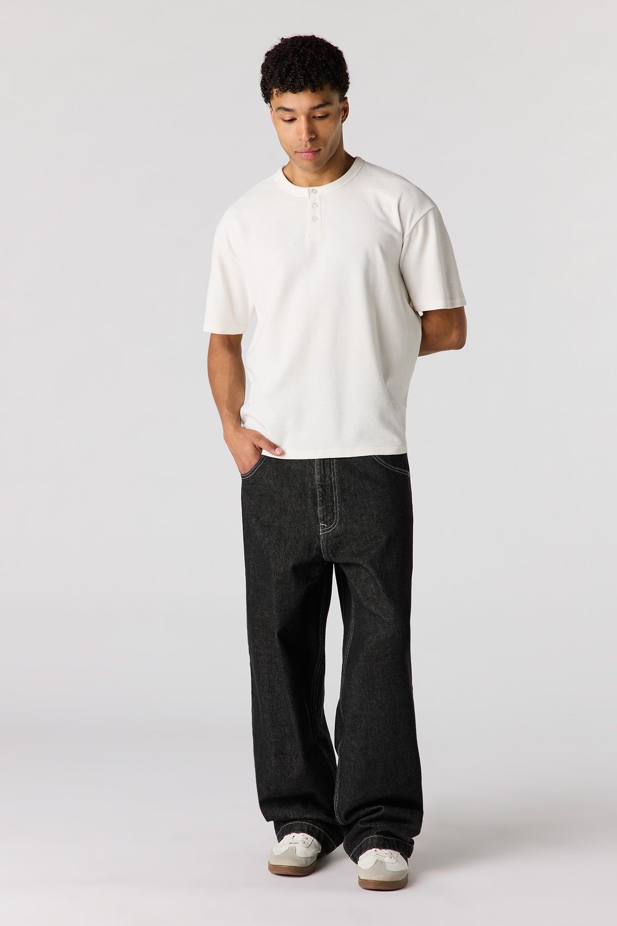 Vue alternative 3. T-shirt Henley en tricot