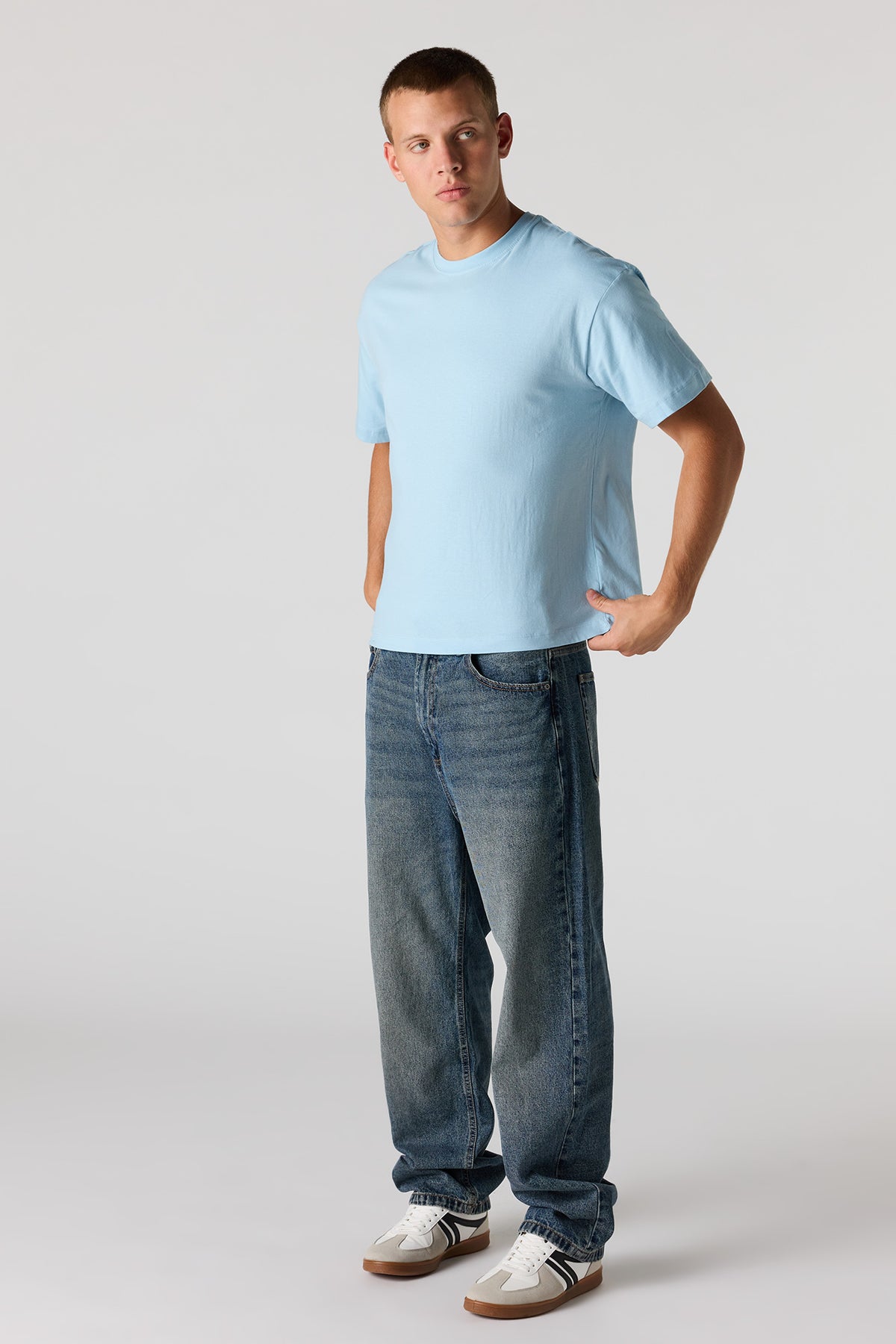 Alt View 3. Boxy T-Shirt - Light Blue