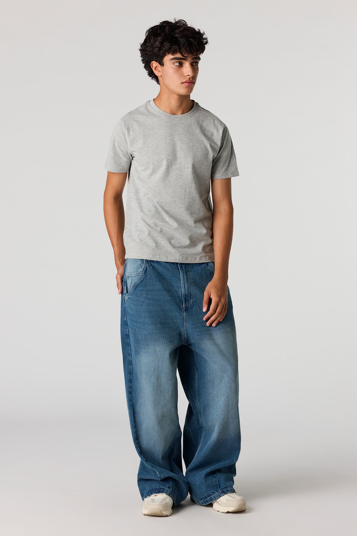 Alt View 3. Slim T-Shirt - Heather Grey