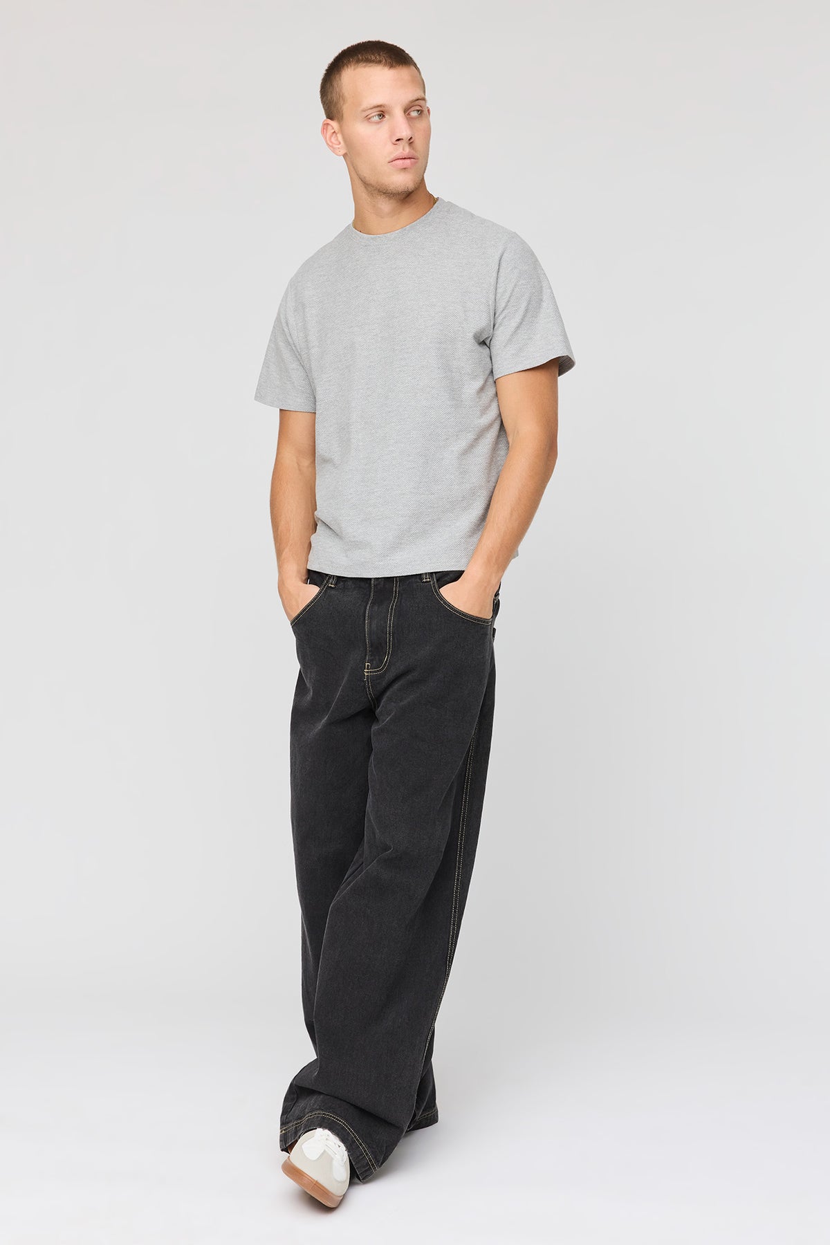 Vue alternative 3. T-shirt texturé
