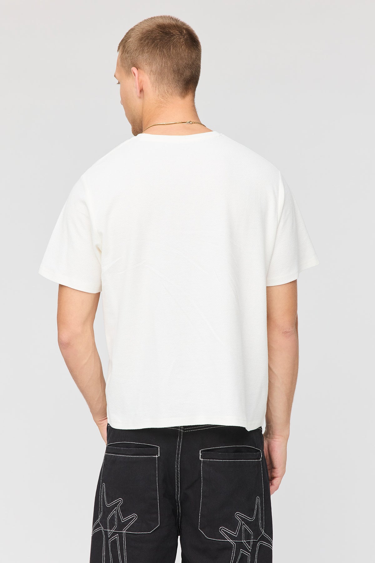 Vue alternative 2. T-shirt texturé