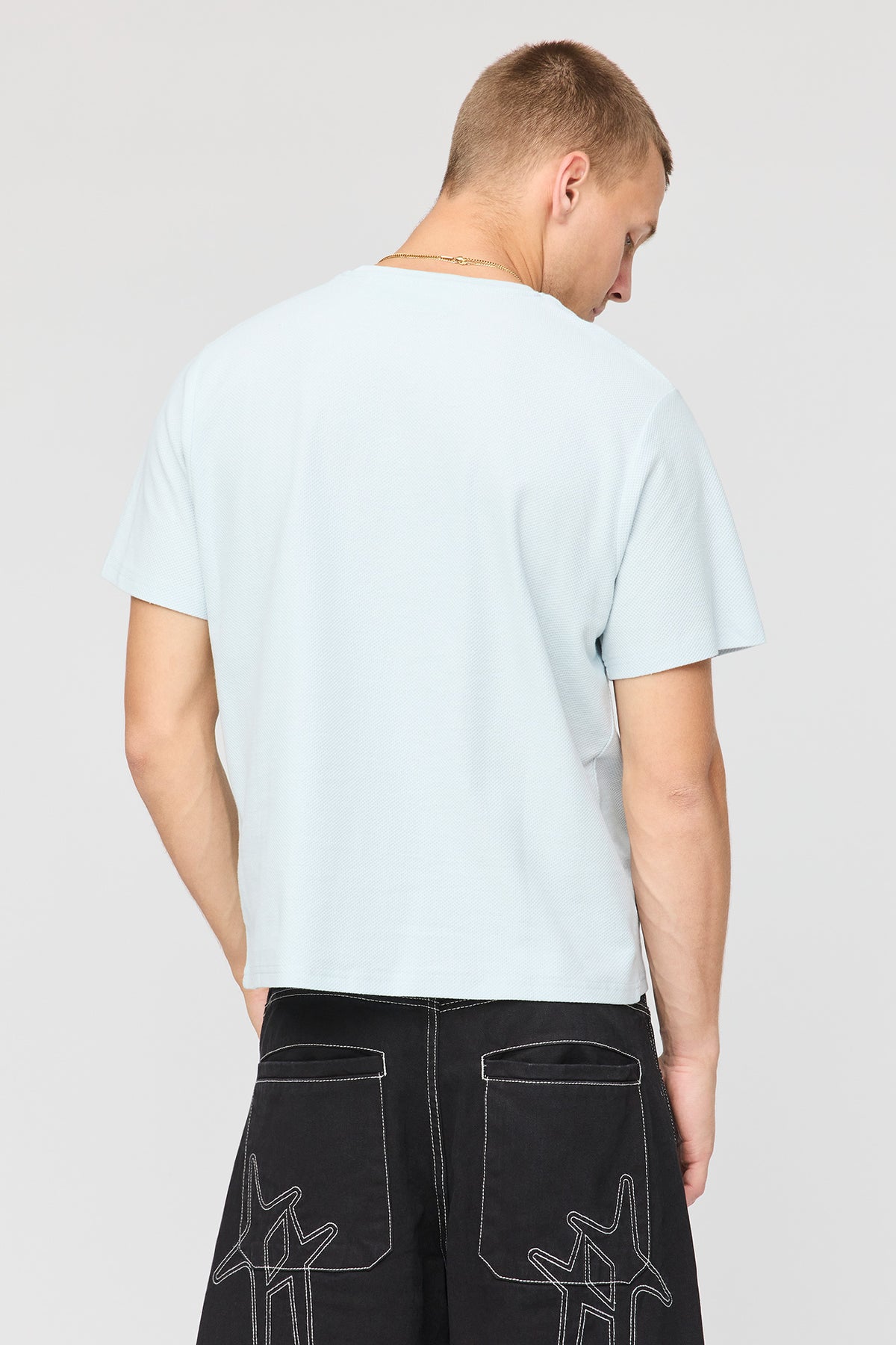Vue alternative 2. T-shirt texturé