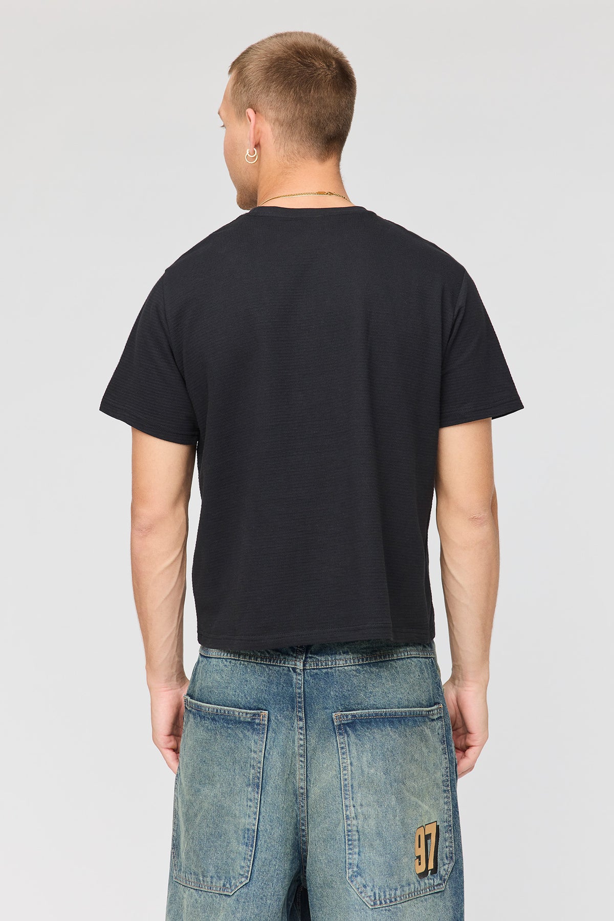 Vue alternative 2. T-shirt texturé