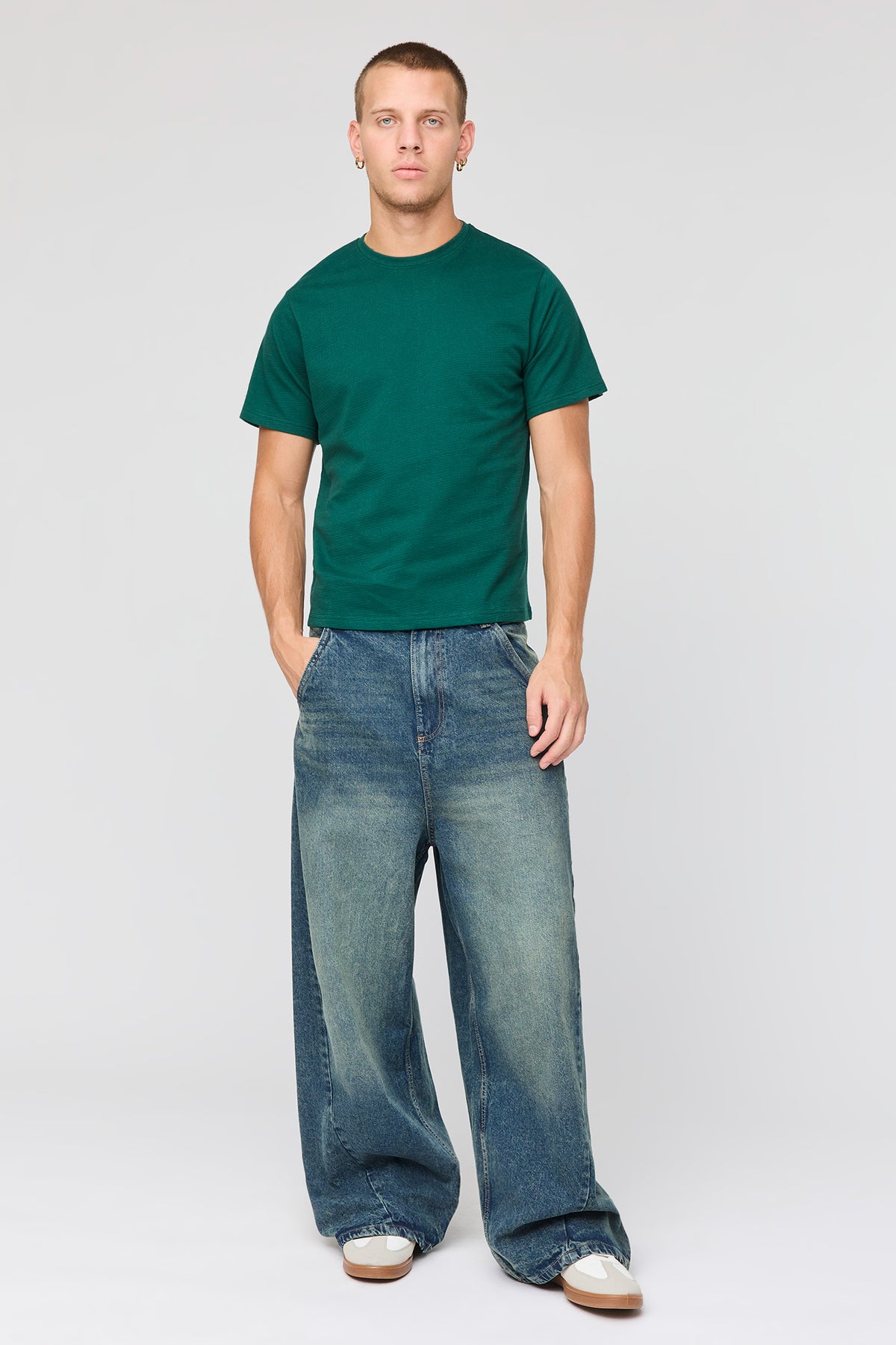 Alt View 3. Textured T-Shirt - Green