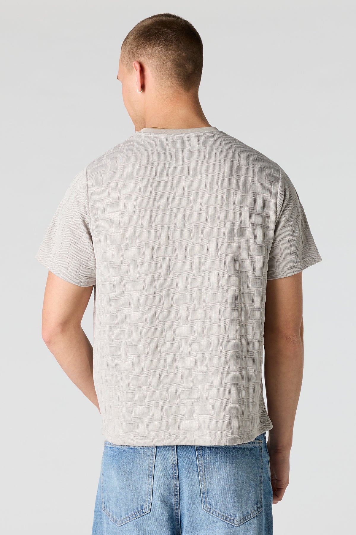 Vue alternative 2. T-shirt en tricot avec motif brodé