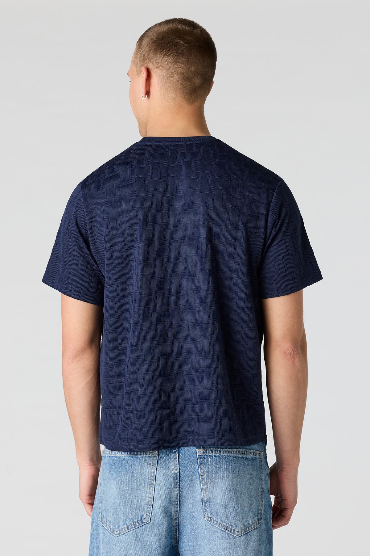 Vue alternative 2. T-shirt en tricot avec motif brodé