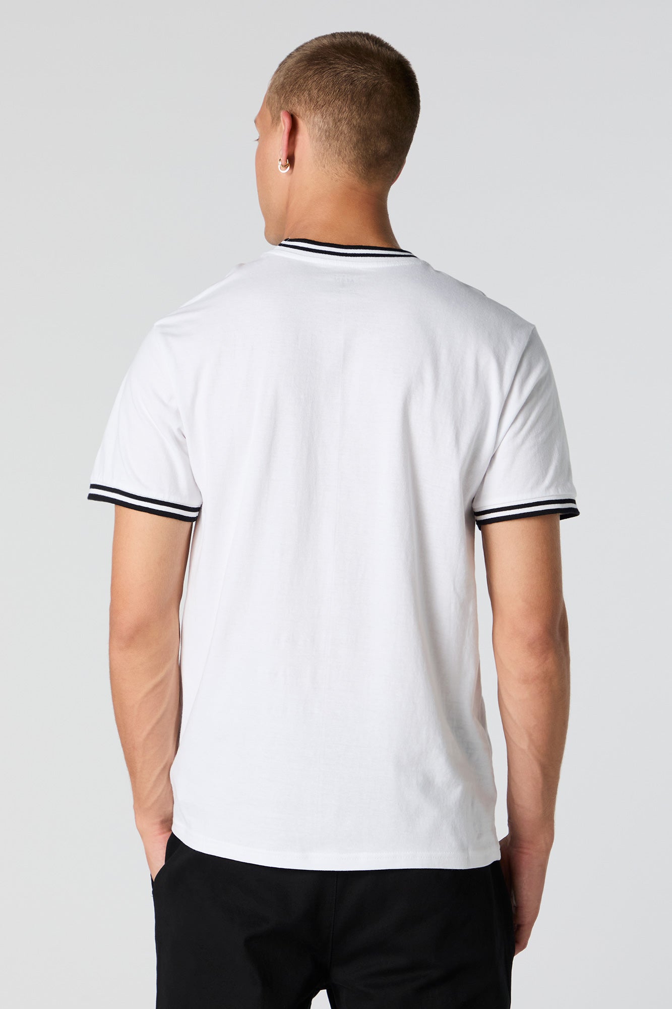 T-shirt avec motif brodé Finesse et liséré contrastant