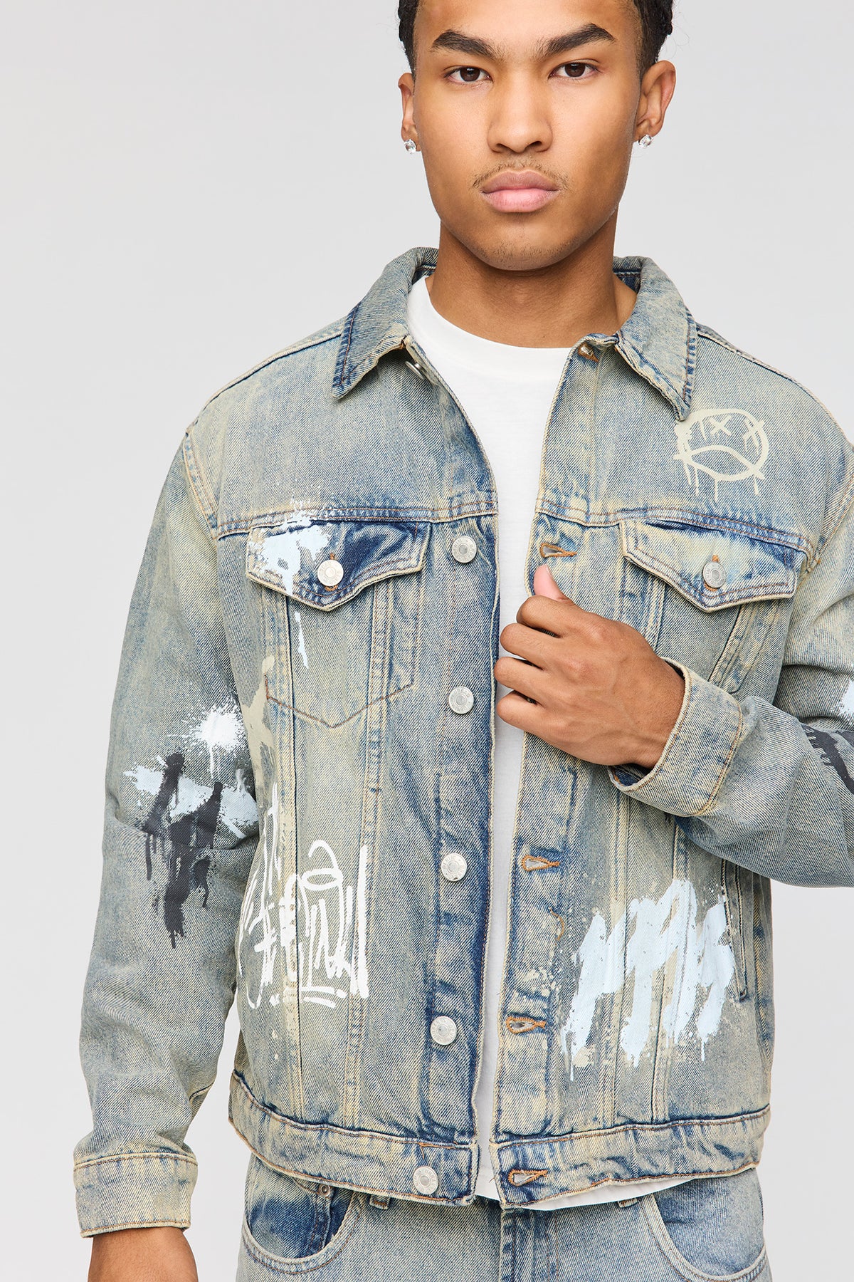 Alt View 4. Graffiti Graphic Boxy Denim Jacket - Pacific Blue