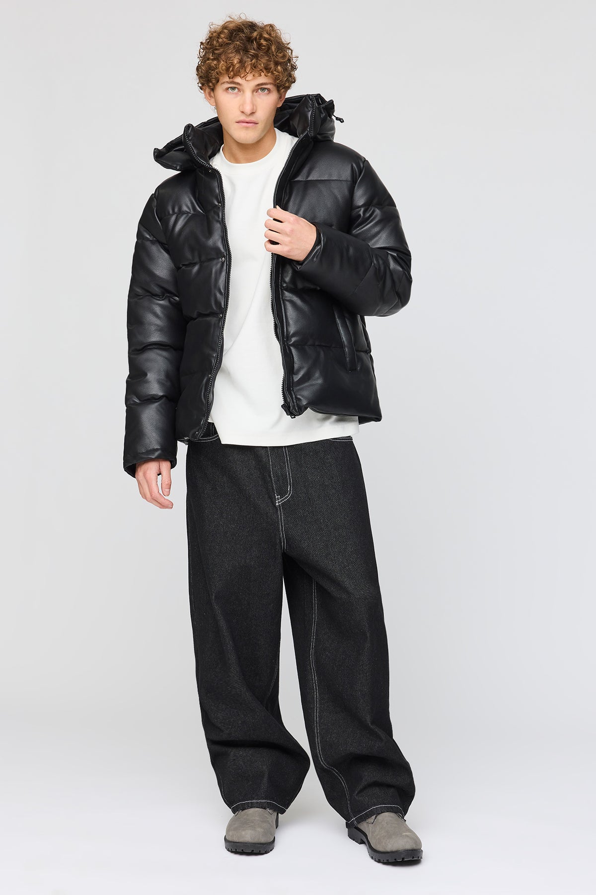 Vue alternative 3. Blouson bouffant à capuchon en similicuir