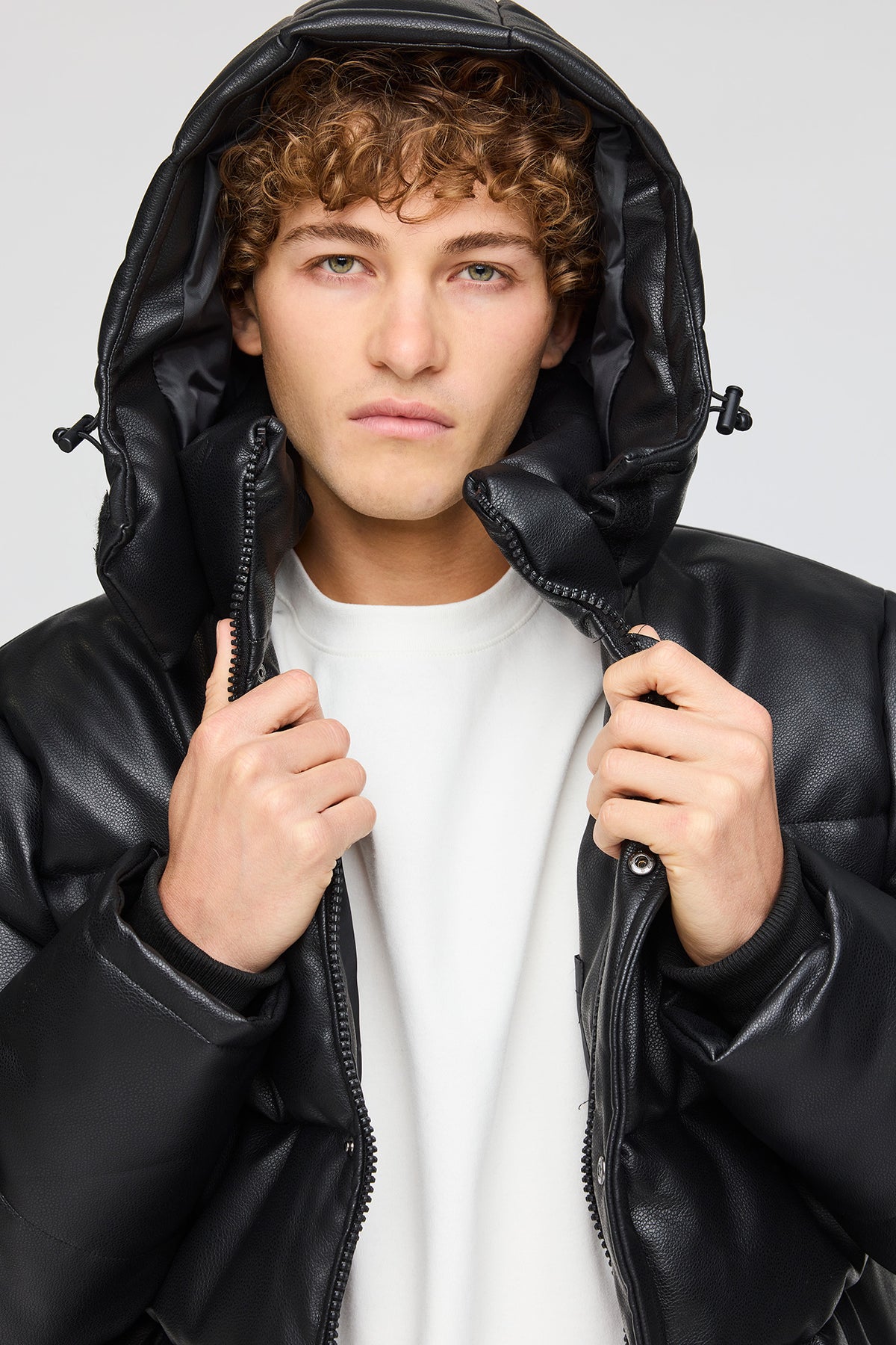 Vue alternative 4. Blouson bouffant à capuchon en similicuir