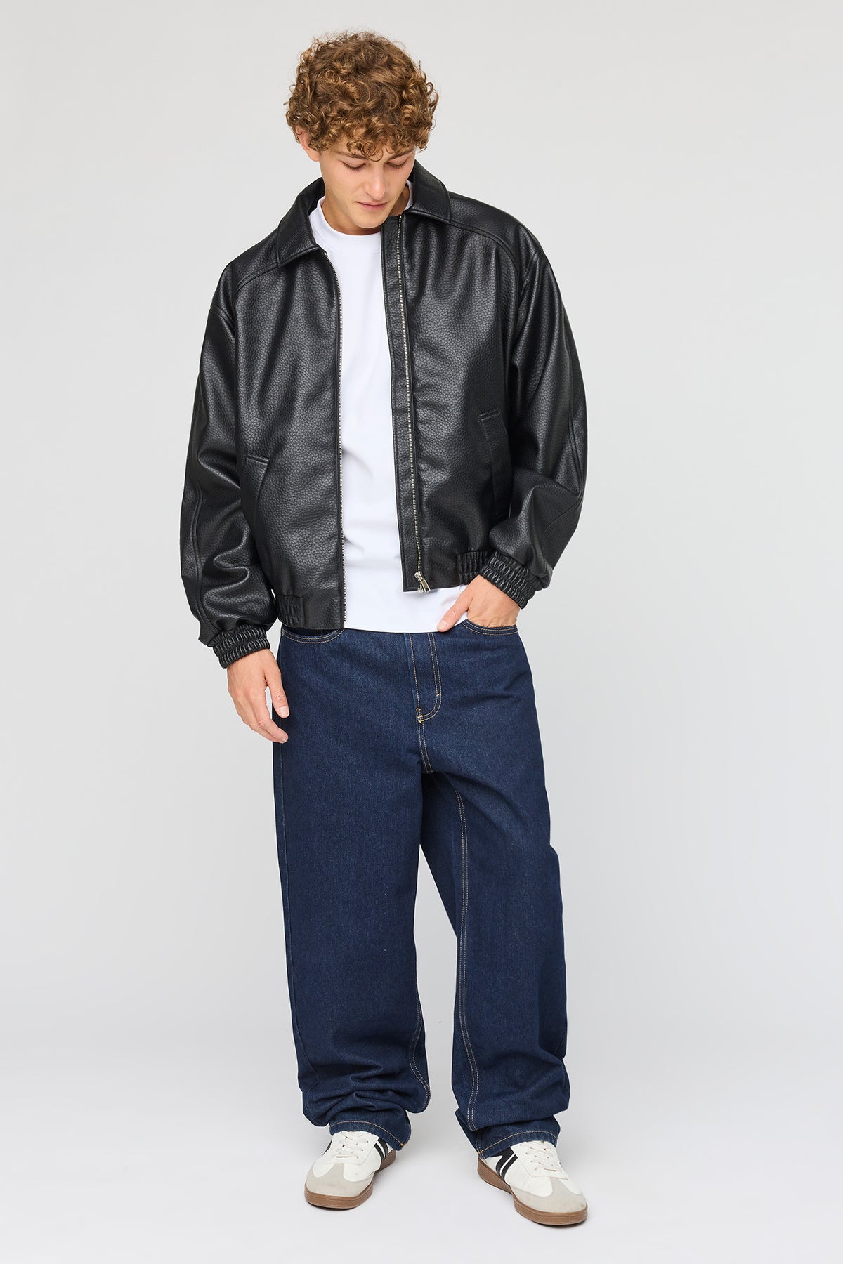 Alt View 3. Faux Leather Bomber Jacket - Black