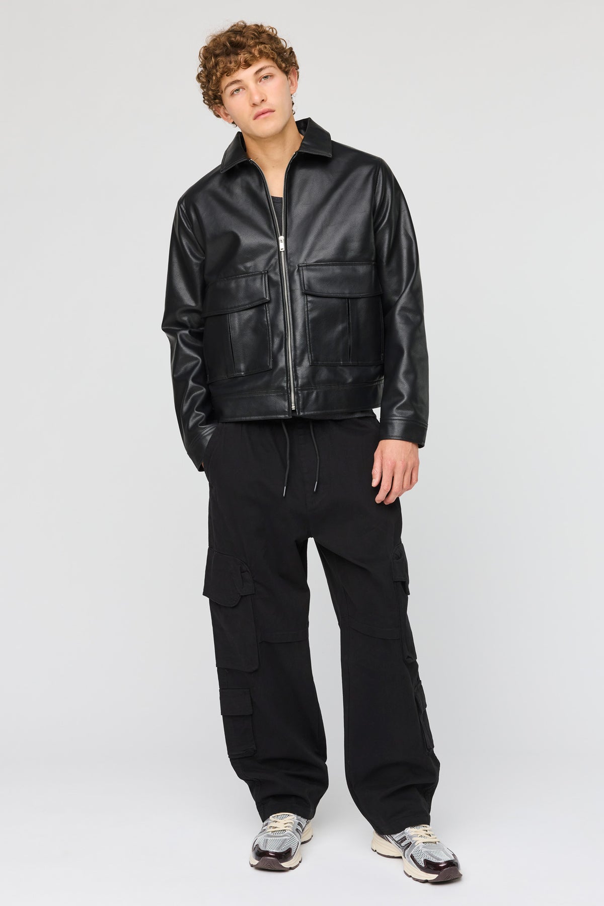 Alt View 3. Faux Leather Bomber Jacket - Black