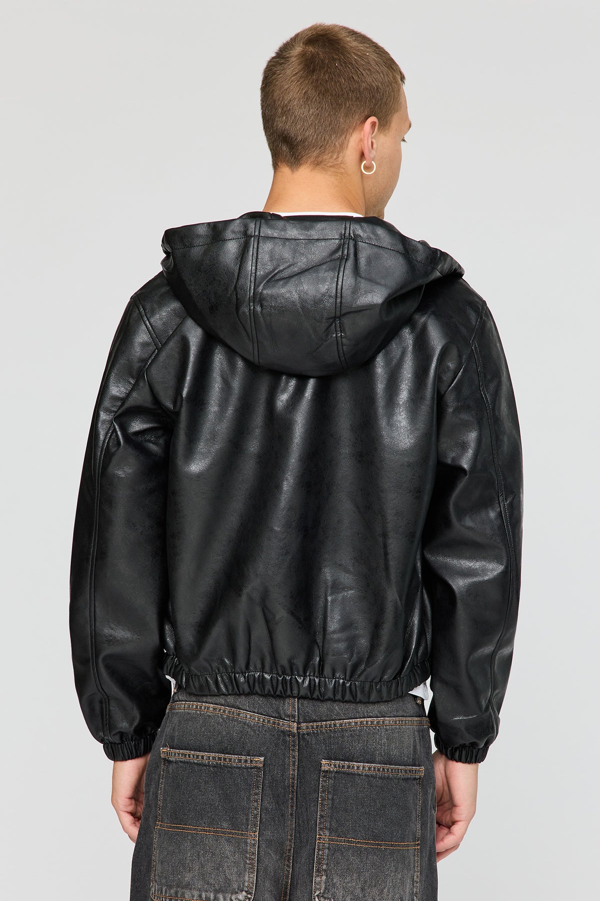 Vue alternative 2. Blouson aviateur à capuchon en similicuir