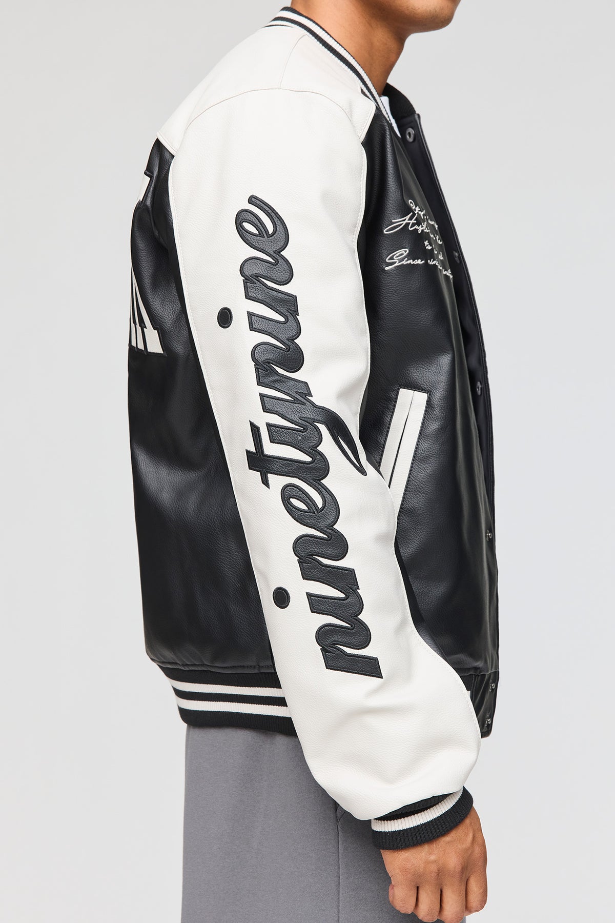 Vue alternative 4. Blouson de style universitaire en similicuir