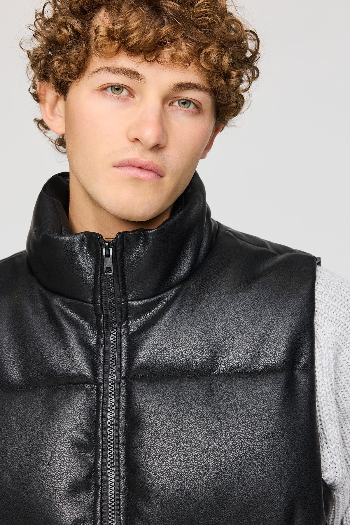Vue alternative 4. Veste bouffante en similicuir