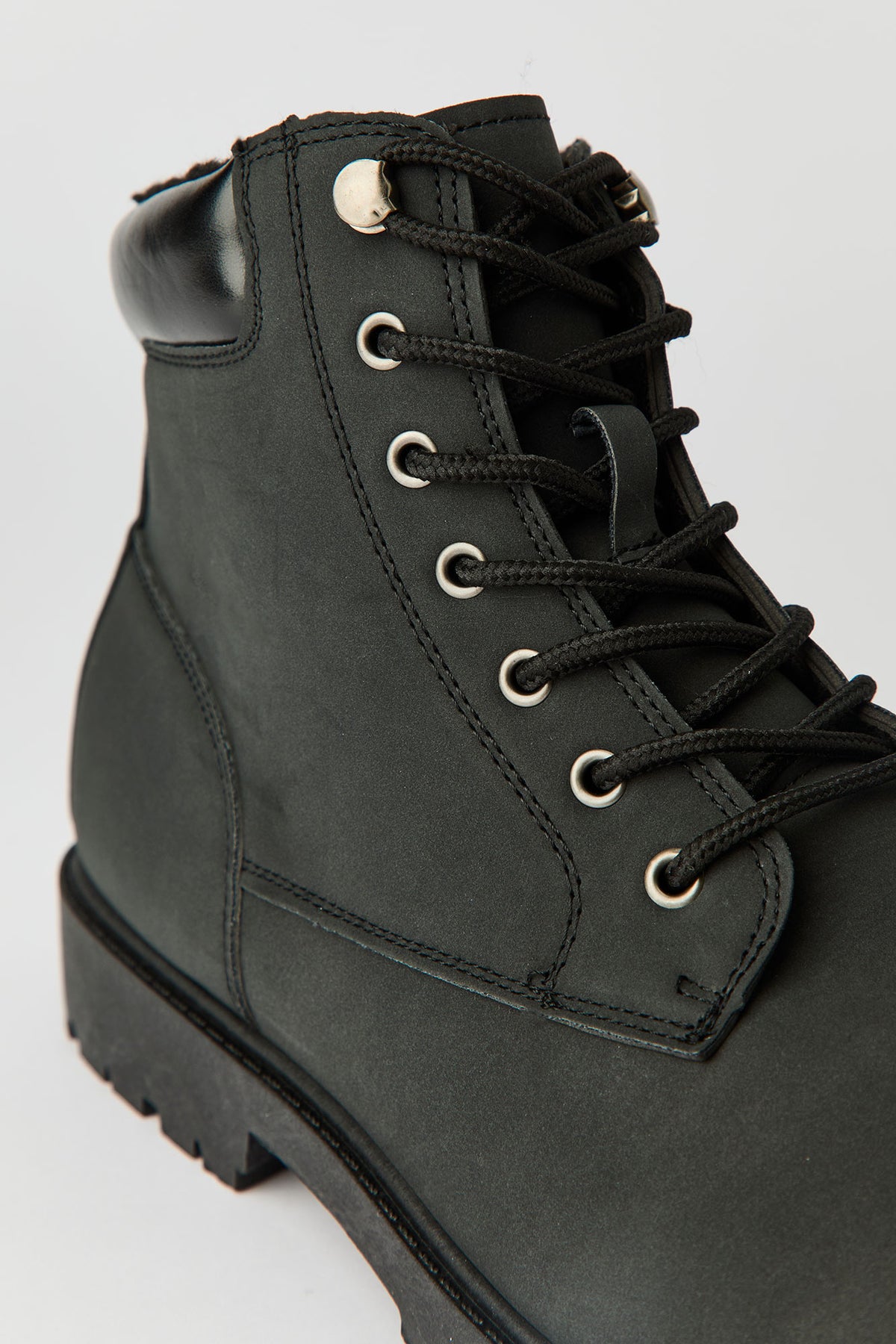 Alt View 3. Faux Fur Lined Hiking Boots - Black
