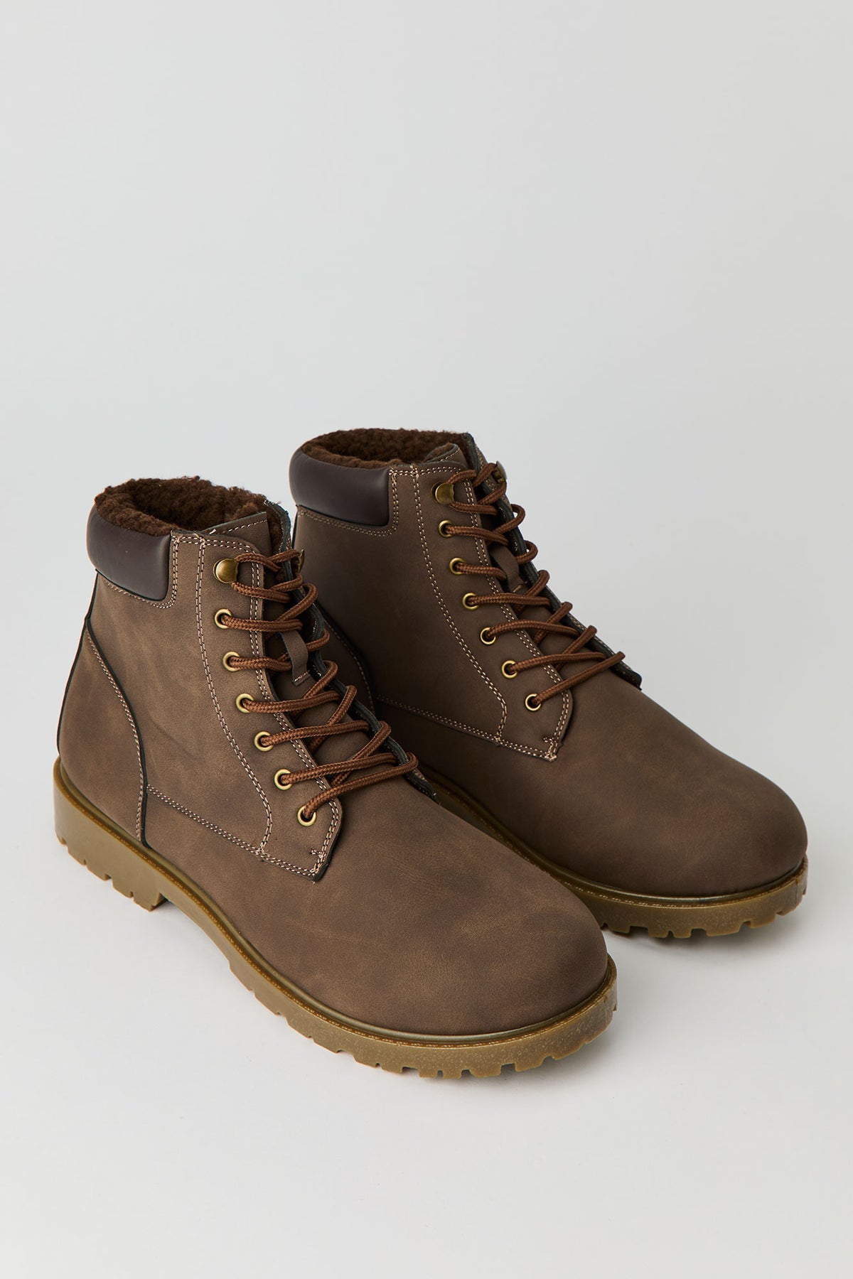 Vue alternative 2. Bottes de randonnée doublées de similifourrure