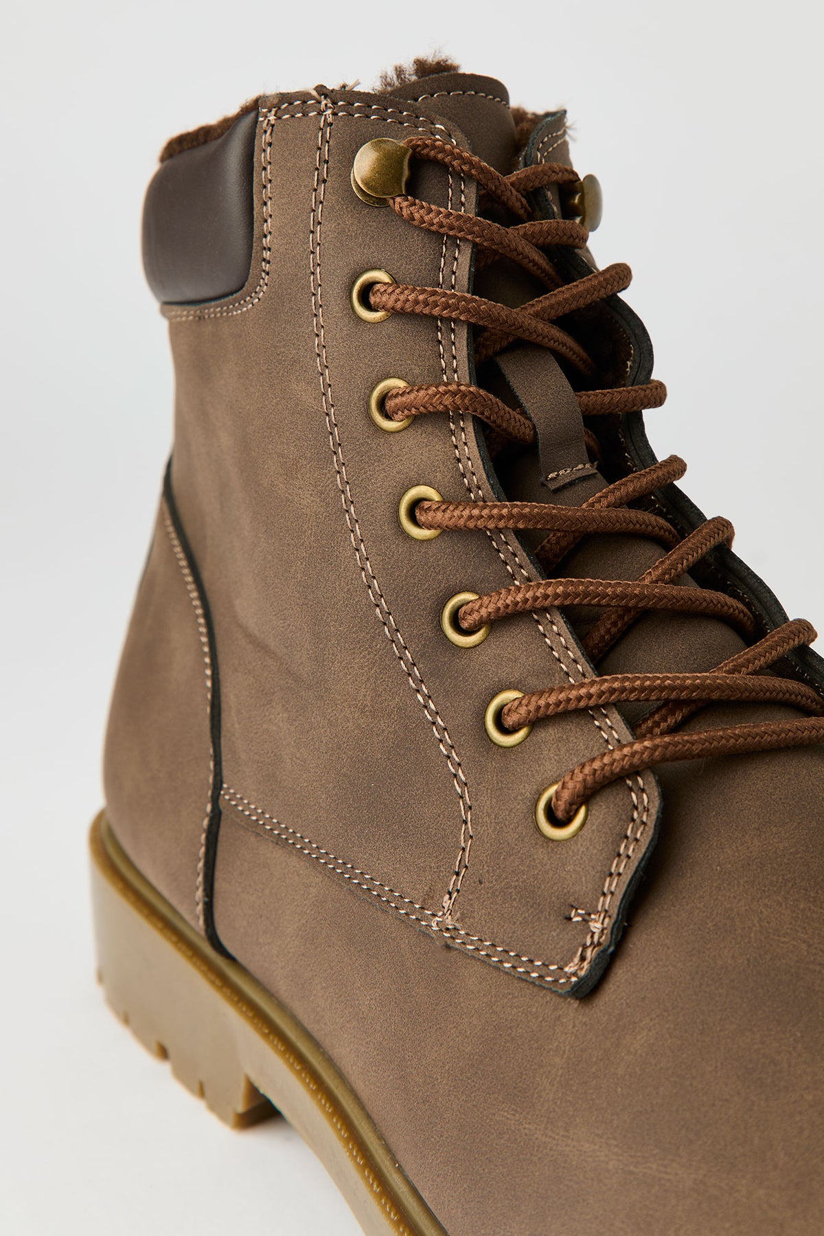 Vue alternative 3. Bottes de randonnée doublées de similifourrure