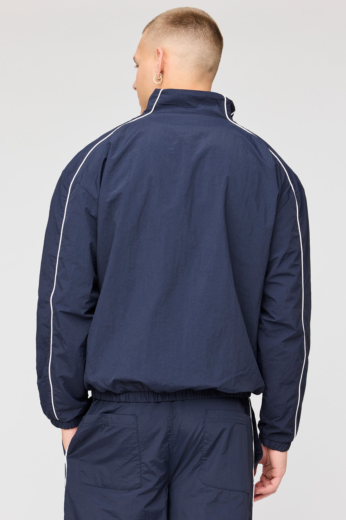 Vue alternative 2. Veste en nylon
