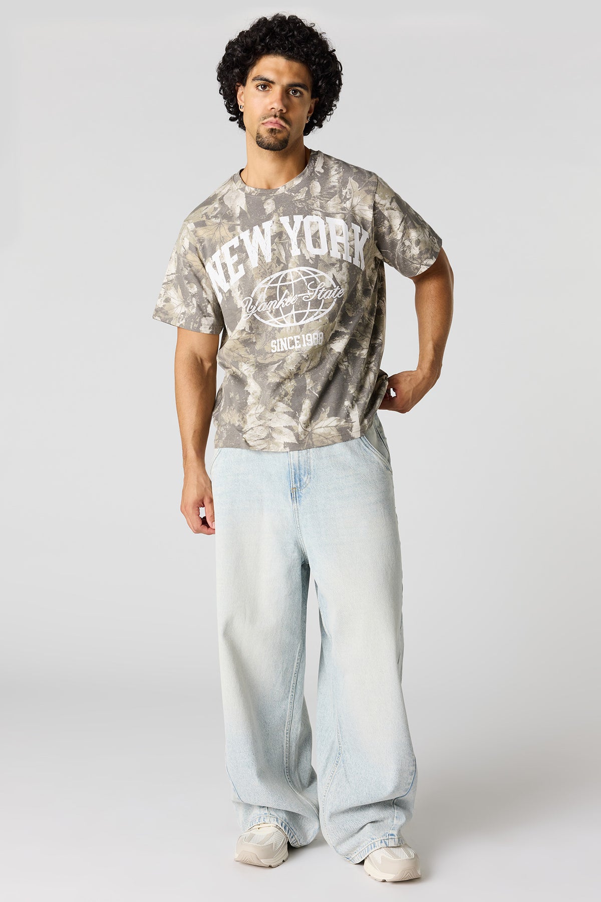 Vue alternative 3. T-shirt à imprimé New York avec motif camouflage