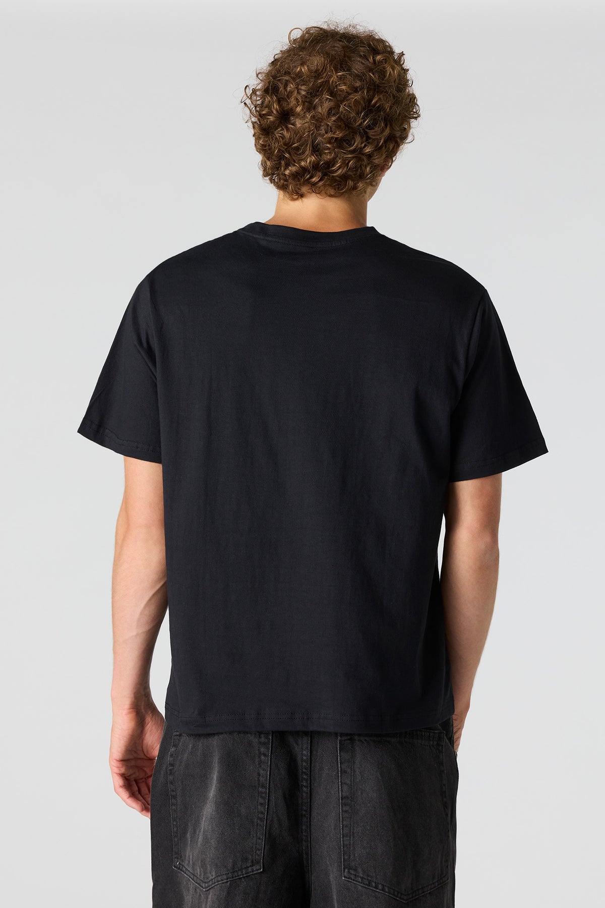 Alt View 2. City Graphic T-Shirt - Black