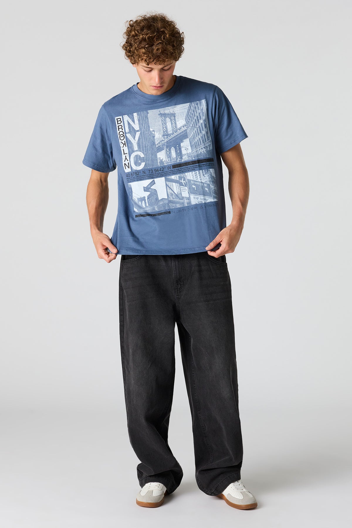 Alt View 3. City Graphic T-Shirt - Light Blue