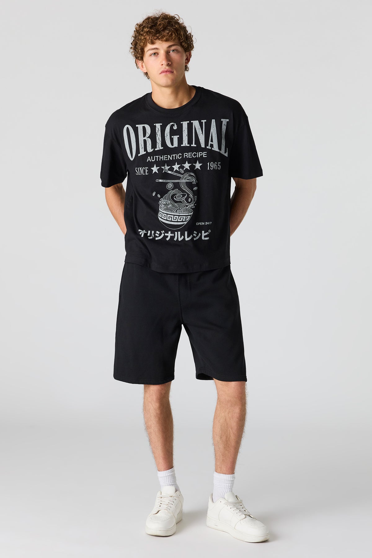 Alt View 3. Ramen Graphic Boxy T-Shirt - Black