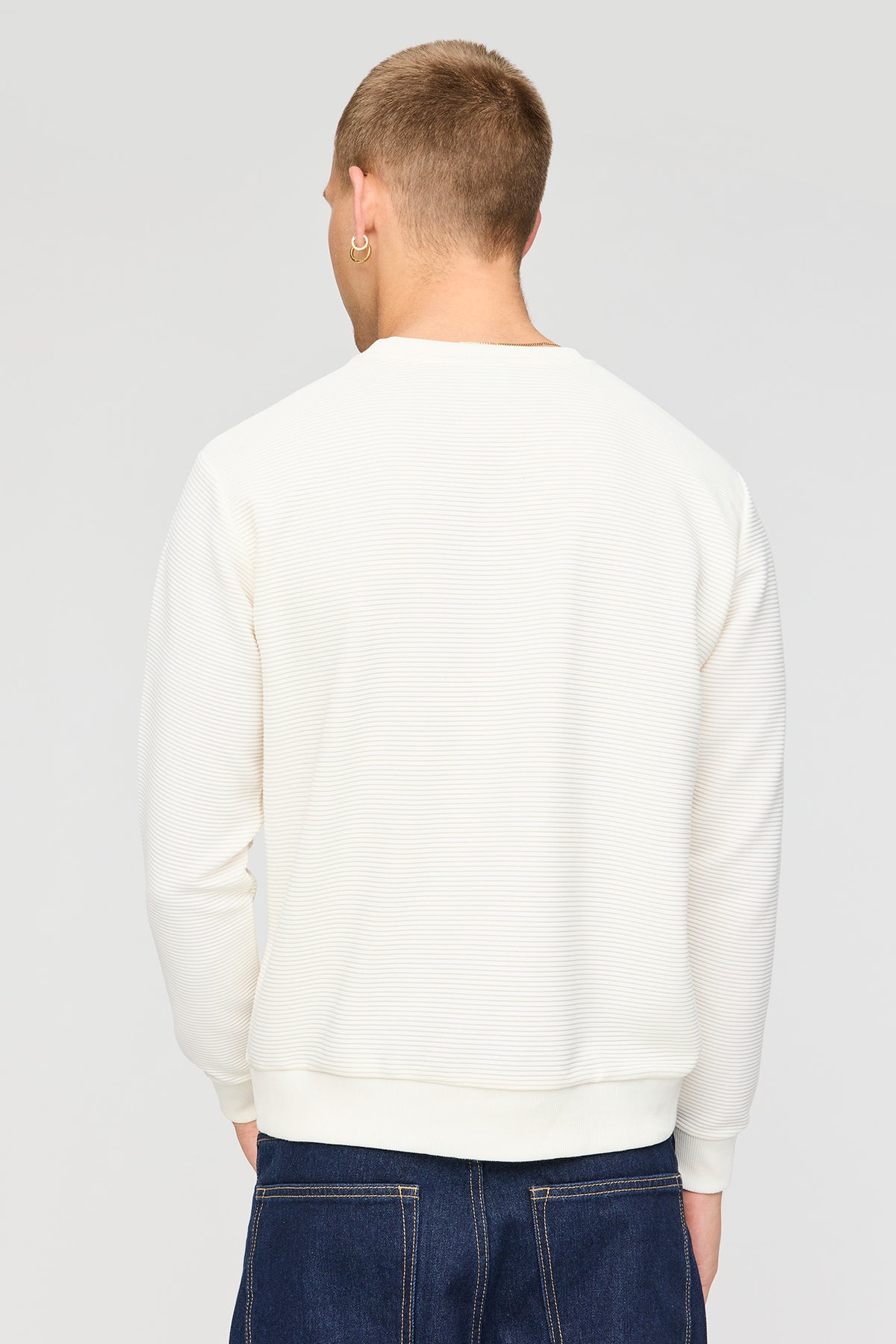 Vue alternative 2. Haut en tricot côtelé à manches longues
