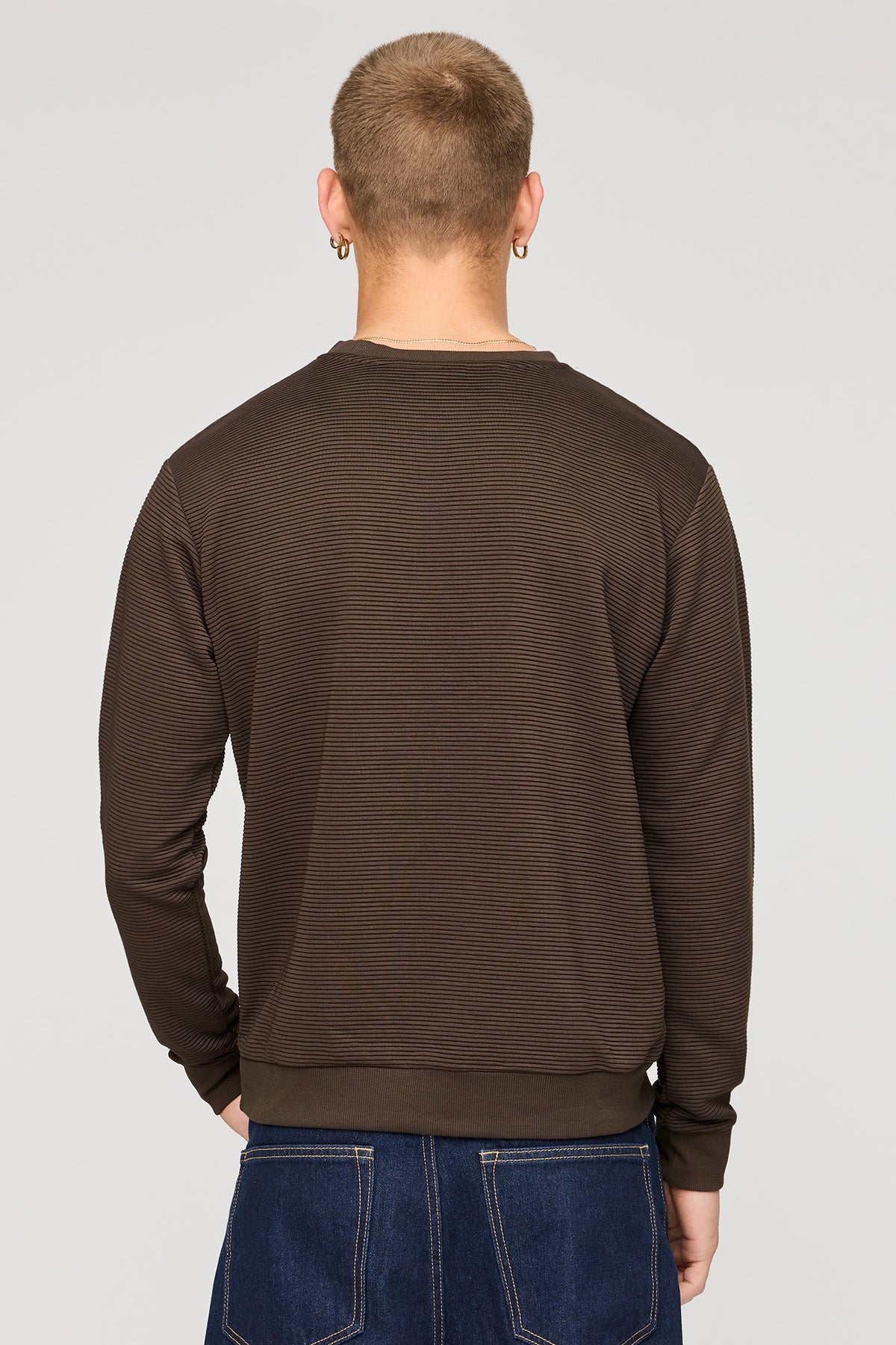 Vue alternative 2. Haut en tricot côtelé à manches longues