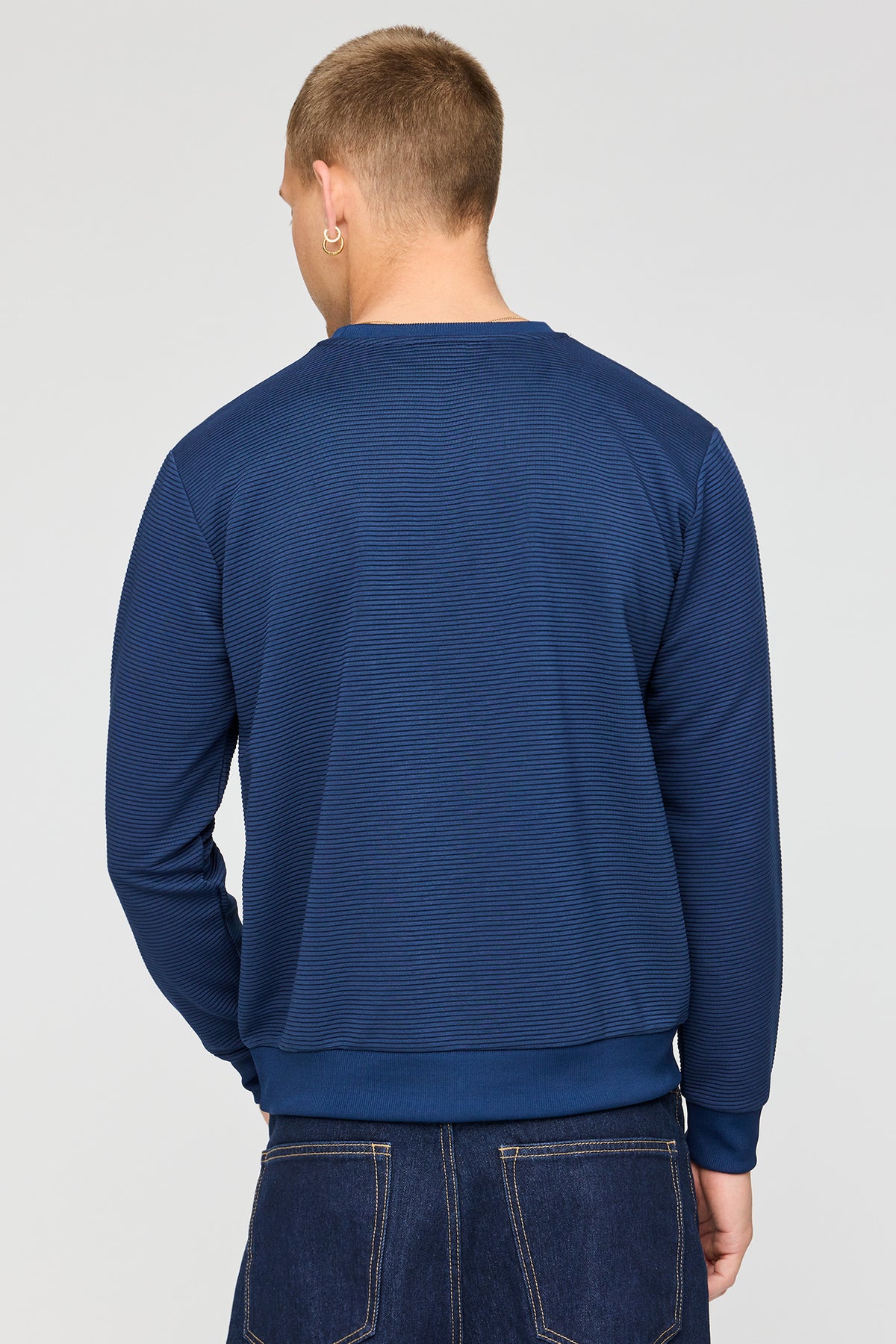 Vue alternative 2. Haut en tricot côtelé à manches longues