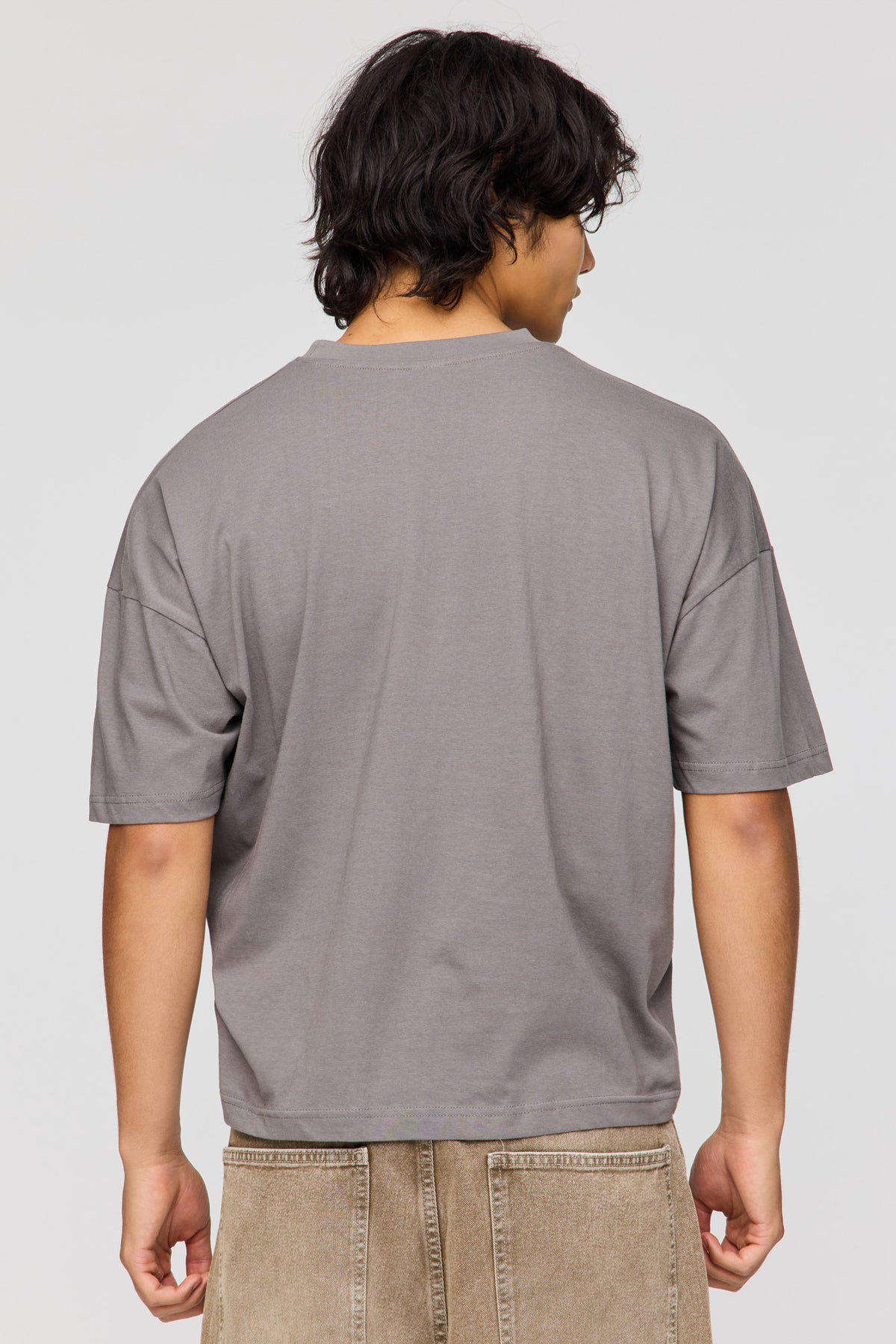 Vue alternative 2. T-shirt carré à imprimé Spooky 
