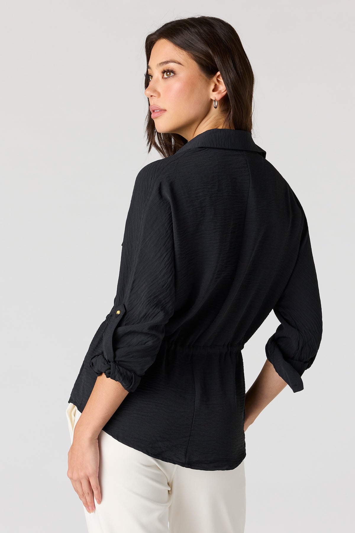 Vue alternative 2. Haut boutonné à taille coulissante