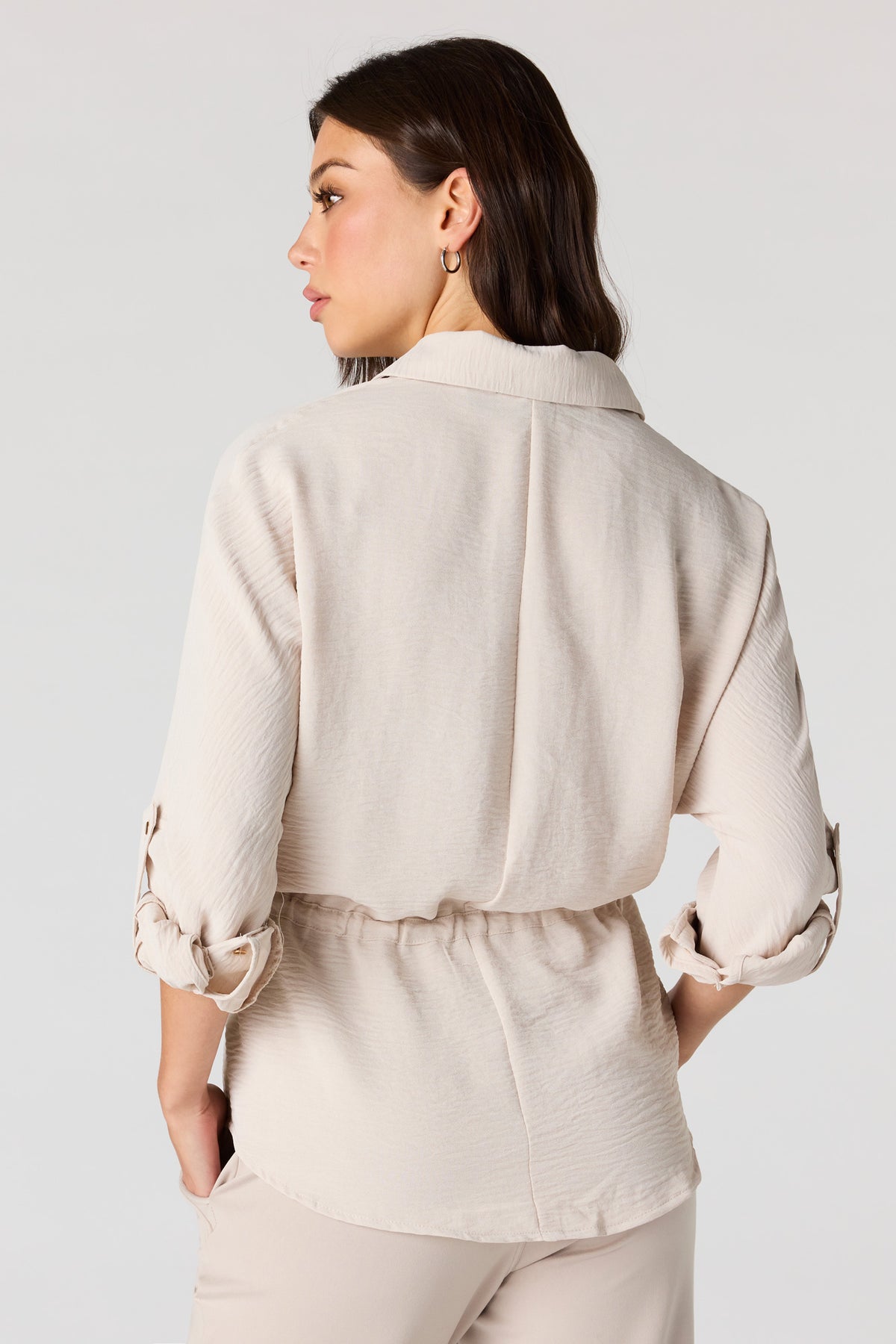 Vue alternative 2. Haut boutonné à taille coulissante