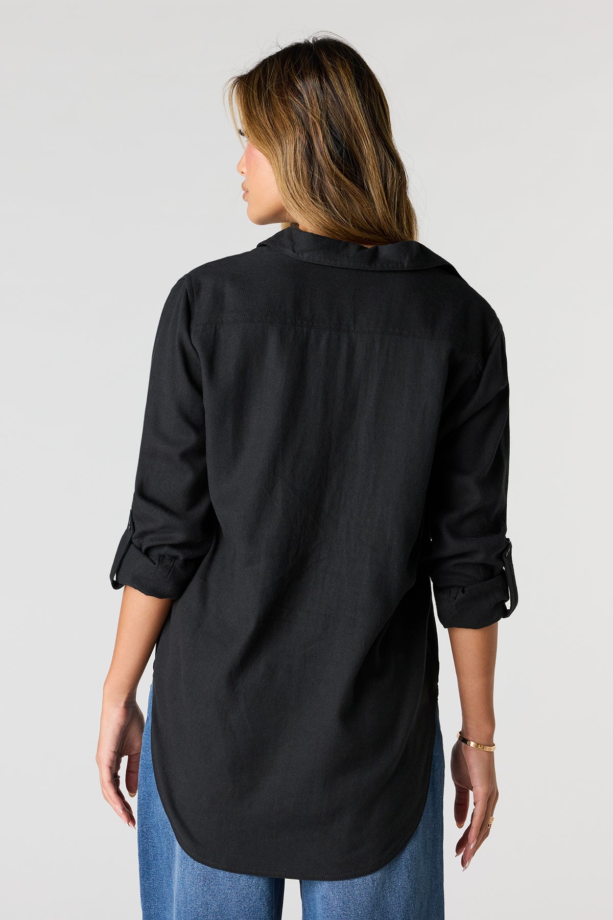 Vue alternative 2. Haut ample boutonné en mélange de lin