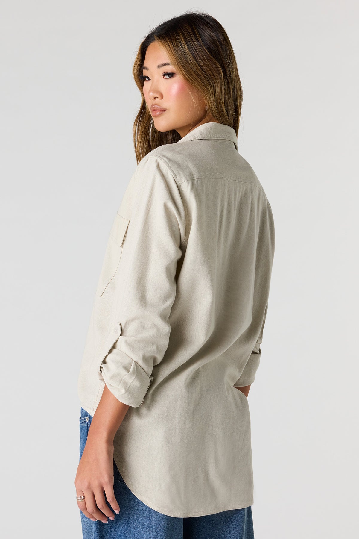 Vue alternative 2. Haut ample boutonné en mélange de lin