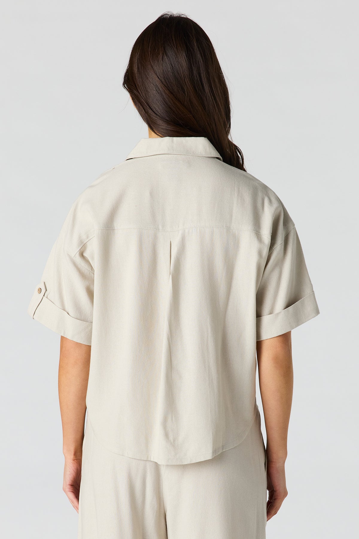Alt View 2. Linen-Blend Button-Up Collared Crop Top - Off White