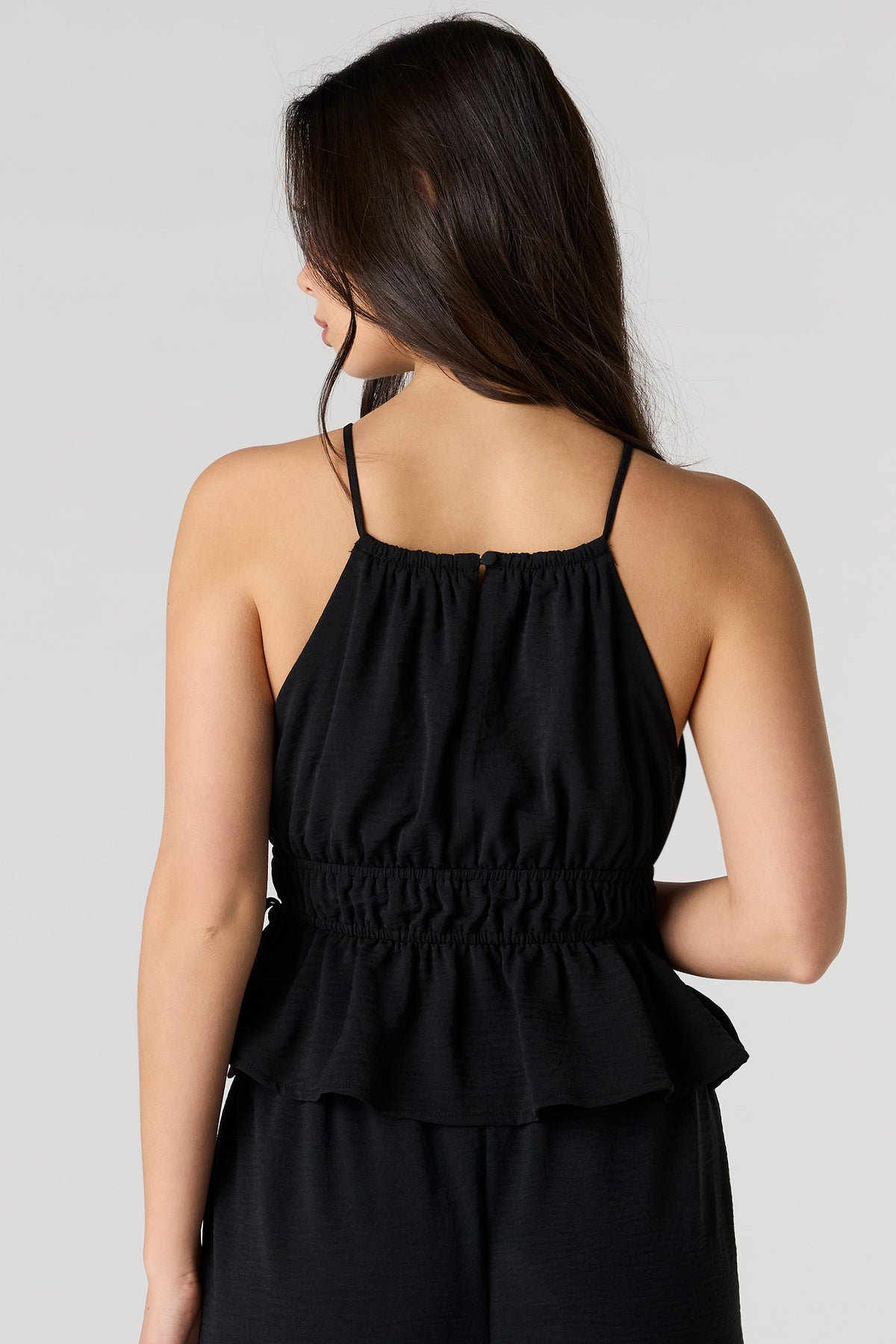 Vue alternative 2. Débardeur de style nuisette à col montant