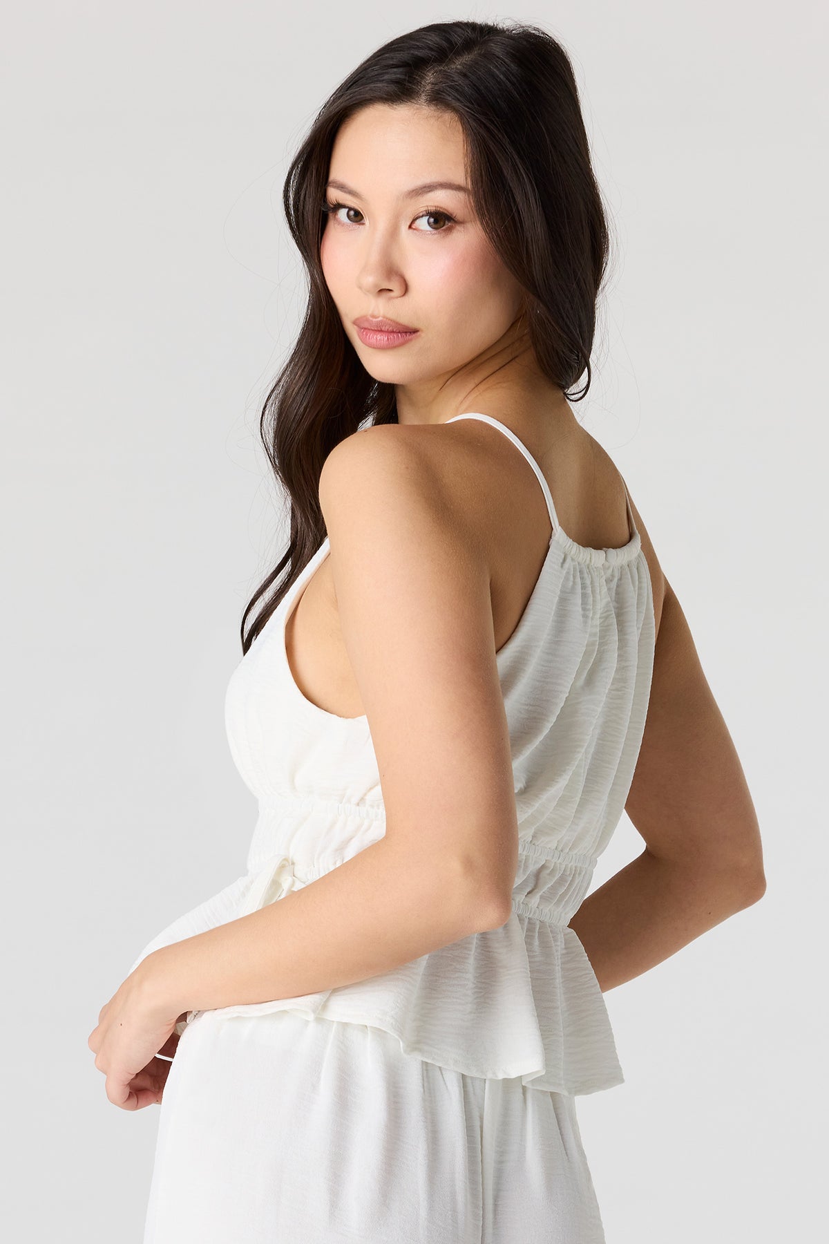 Vue alternative 2. Débardeur de style nuisette à col montant