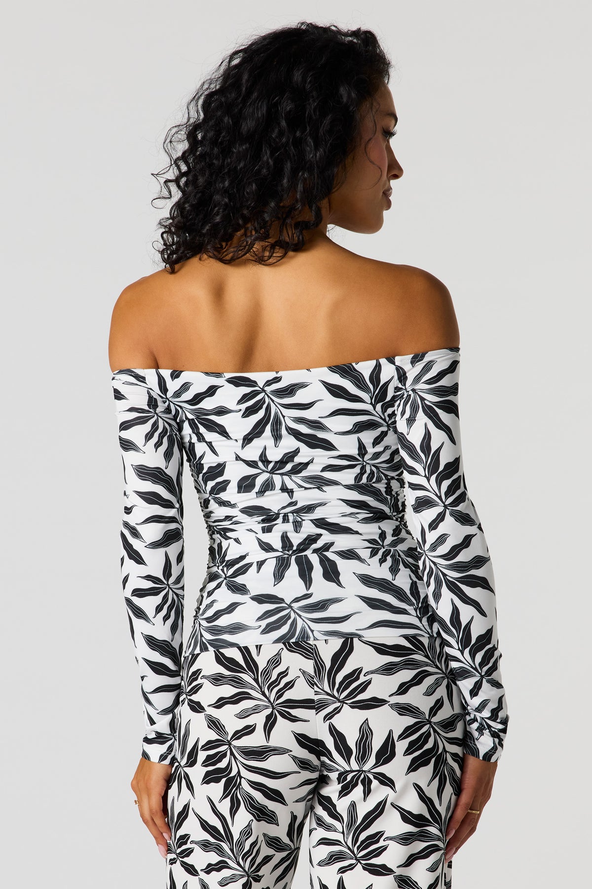 Alt View 2. Contour Metal Accent Off-Shoulder Top - Black with White