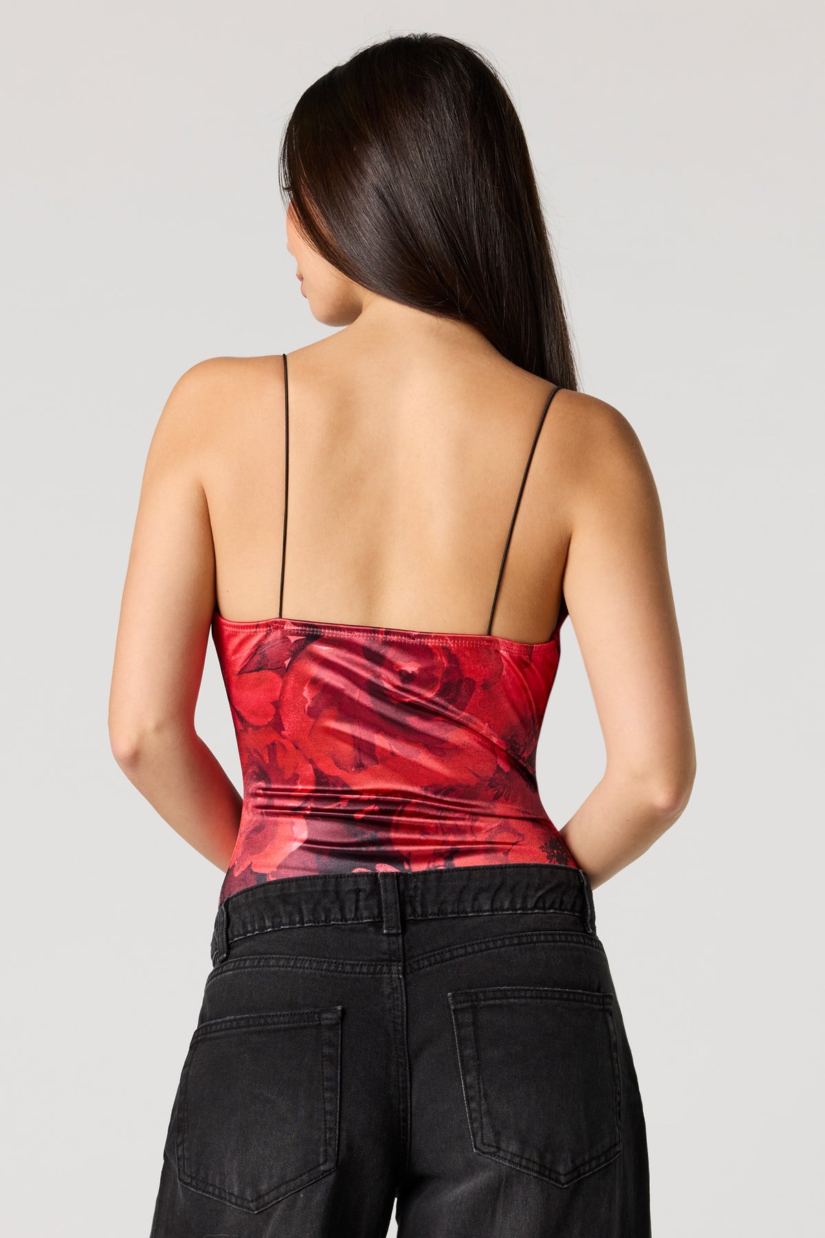 Vue alternative 2. Maillot en satin avec col châle