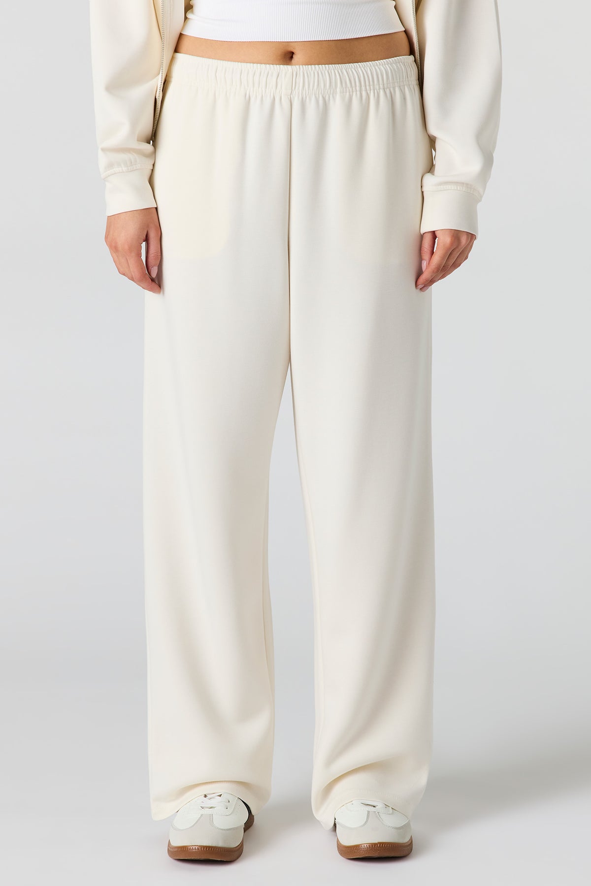 Alt View 2. Scuba Sweatpant - White