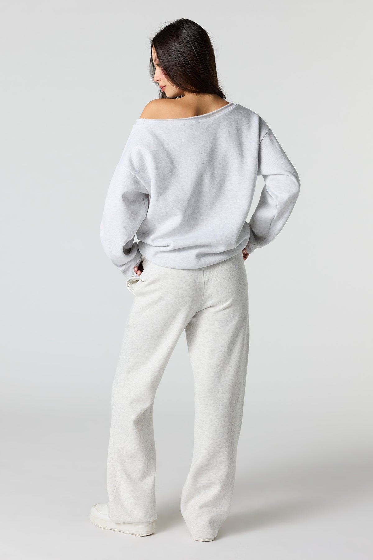Alt View 3. Straight Leg Fleece Sweatpant - Heather Grey