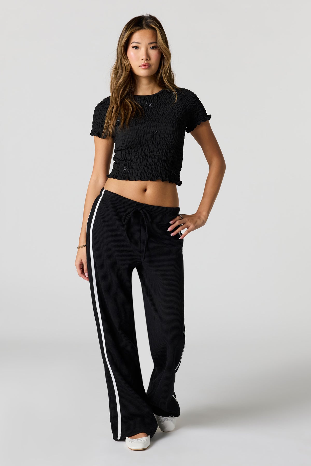Alt View 3. Smocked Bow Detail T-Shirt - Black