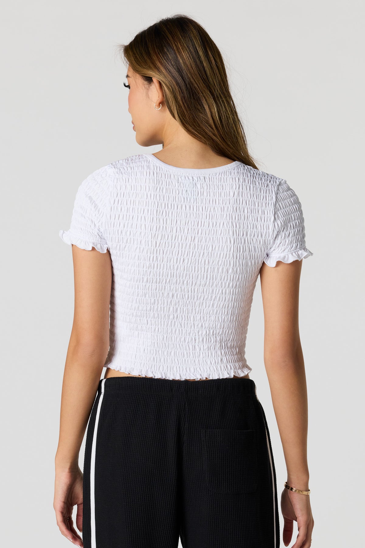 Vue alternative 2. T-shirt smocké avec boucle