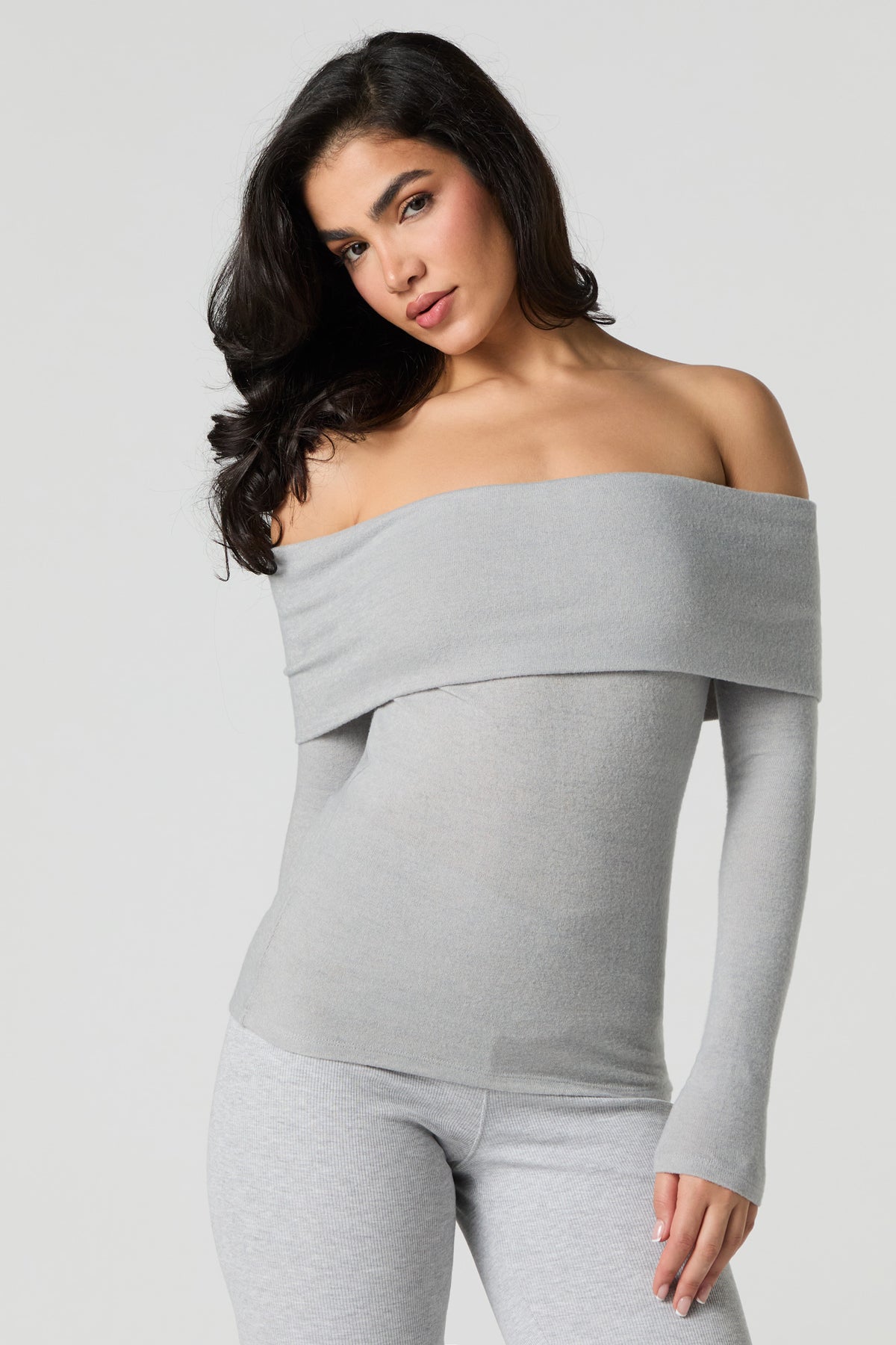 Haut en tricot à manche longue et épaule dégagée